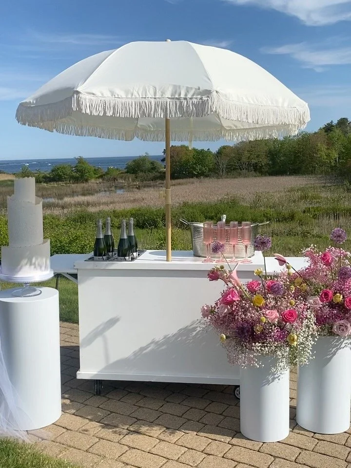 Our champagne and bubbly cart is available for your event, and you have the option of including a bartender or renting the cart on its own!

Considering a cocktail hour, bachelorette party, bridal or baby shower? Or perhaps you&rsquo;re simply lookin