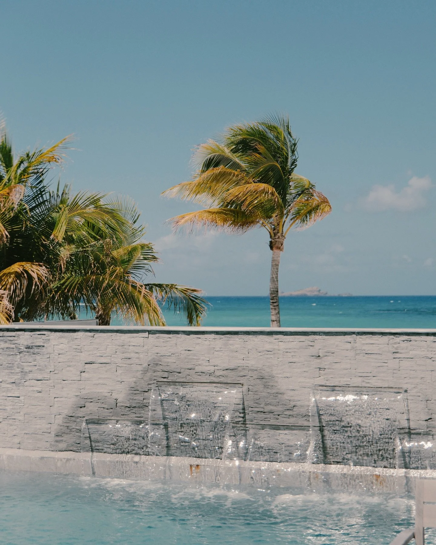 Special Offer &ndash; June Escape 🌞
Enjoy 15% off your stay at Pearl Beach Hotel, exclusively for new bookings made in June. 
Paradise just got closer 🏝️

Book your getaway:
Hotel: +590 5 90 52 81 20
hotel@pearlbeachstbarth.com
.
.
.
.

#pearlbeach