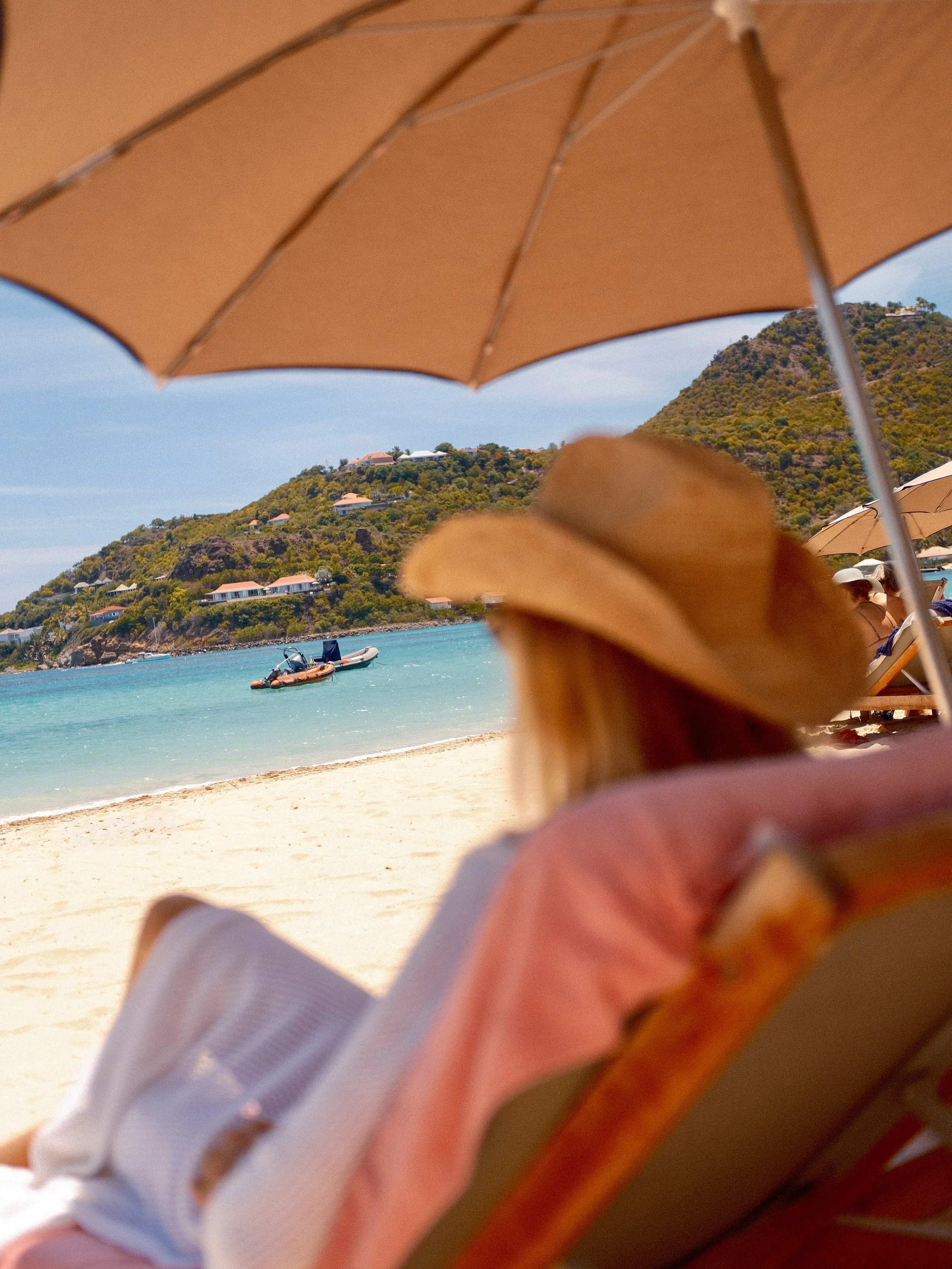This is what summer looks like at Pearl Beach.
Barefoot days, endless blue and the Caribbean right in front of you.