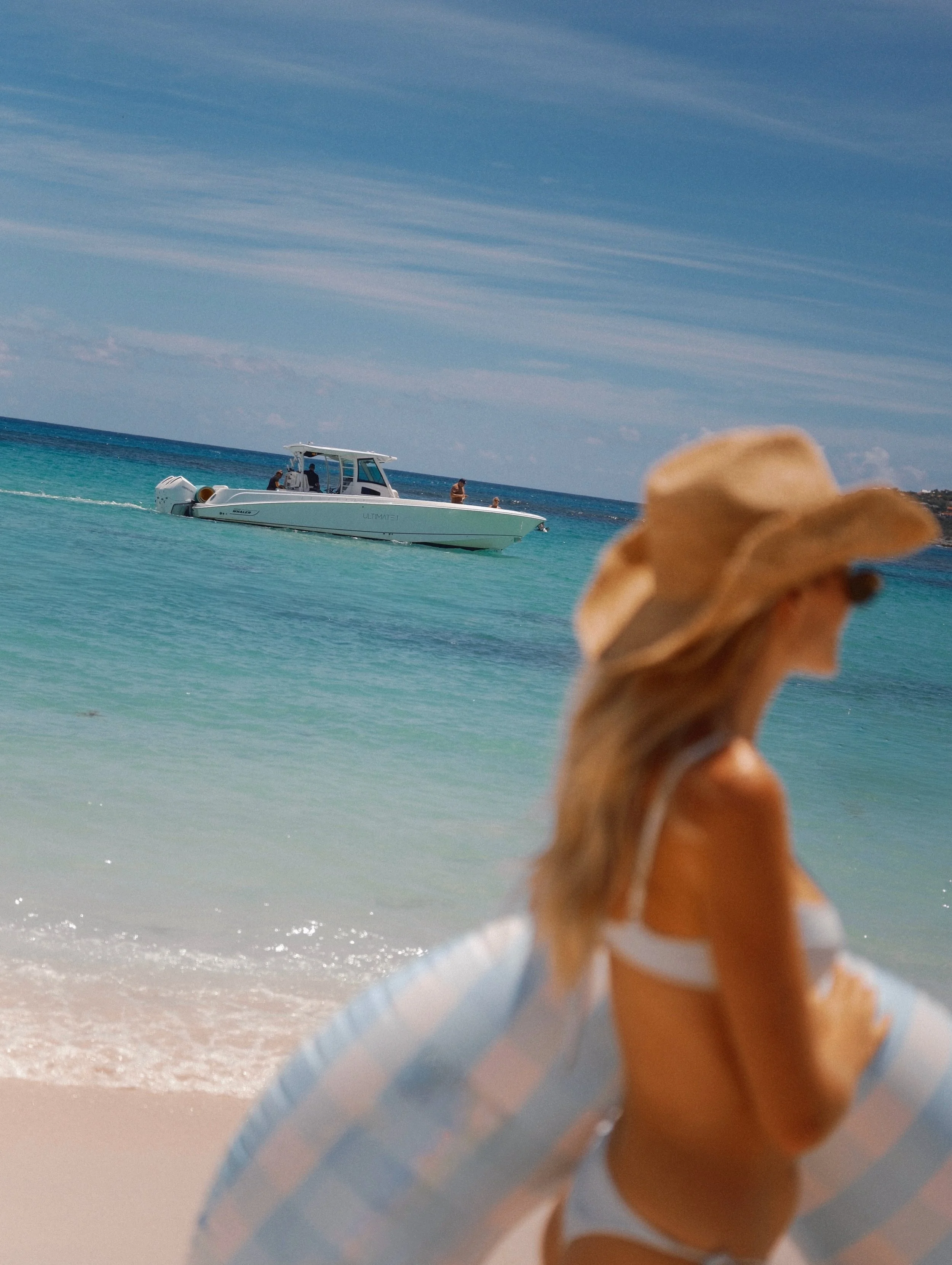 Meet us by the sea&hellip;
Another beautiful day on St. Jean Bay, the Pearl Beach way.

Beach Bar &amp; Restaurant +590 590 52 81 33
Open every day, breakfast - lunch | beach ☀️

📸 @camilledaudi