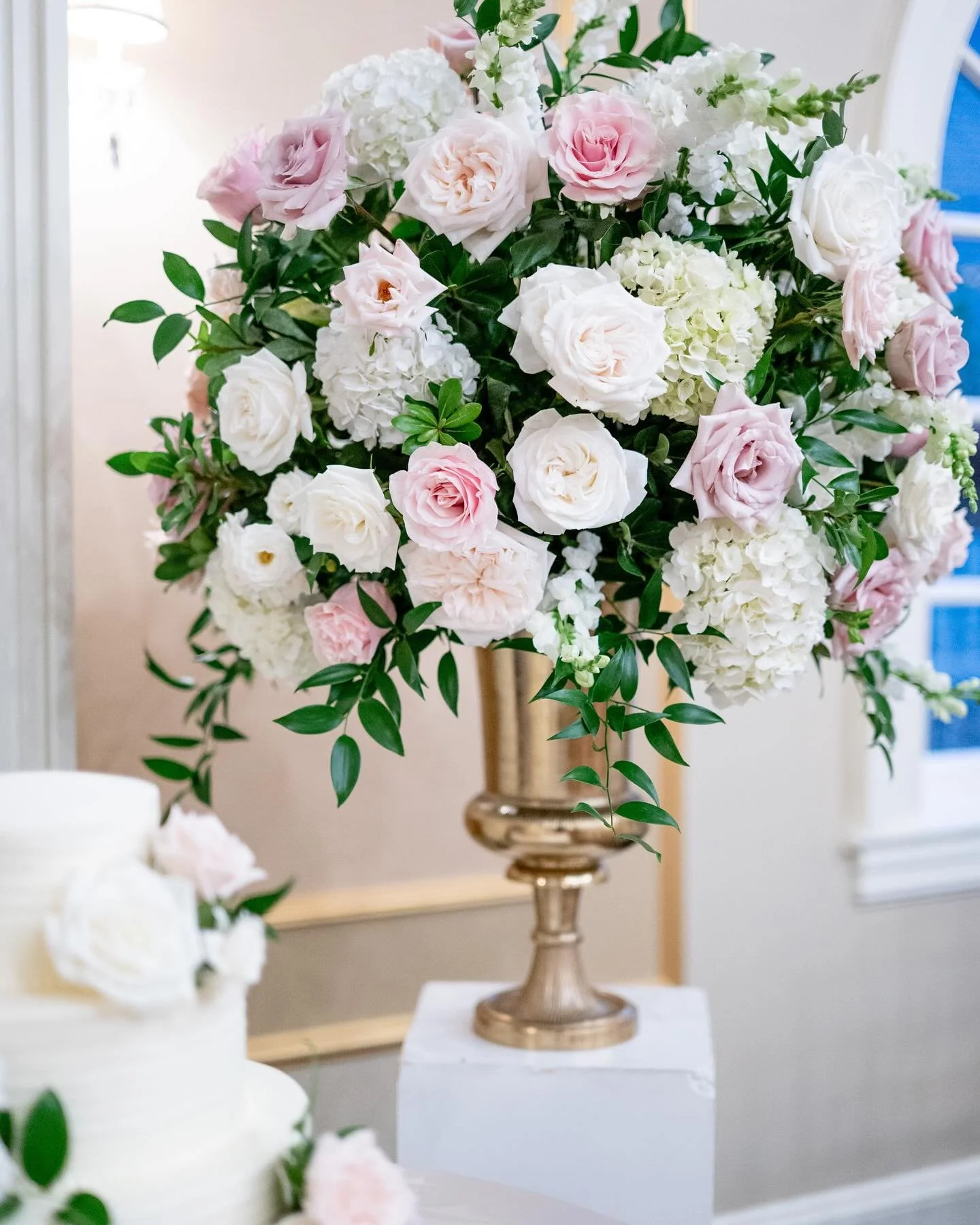 Swoooooon worthy details from Micaela and Andrew&rsquo;s wedding day last September captured bu @szweddings ✨

Soft pinks and gold accents were a perfect accent to the gorgeous ballroom at the @lenoxhotel ~ always a classic and always breathtaking 🥂