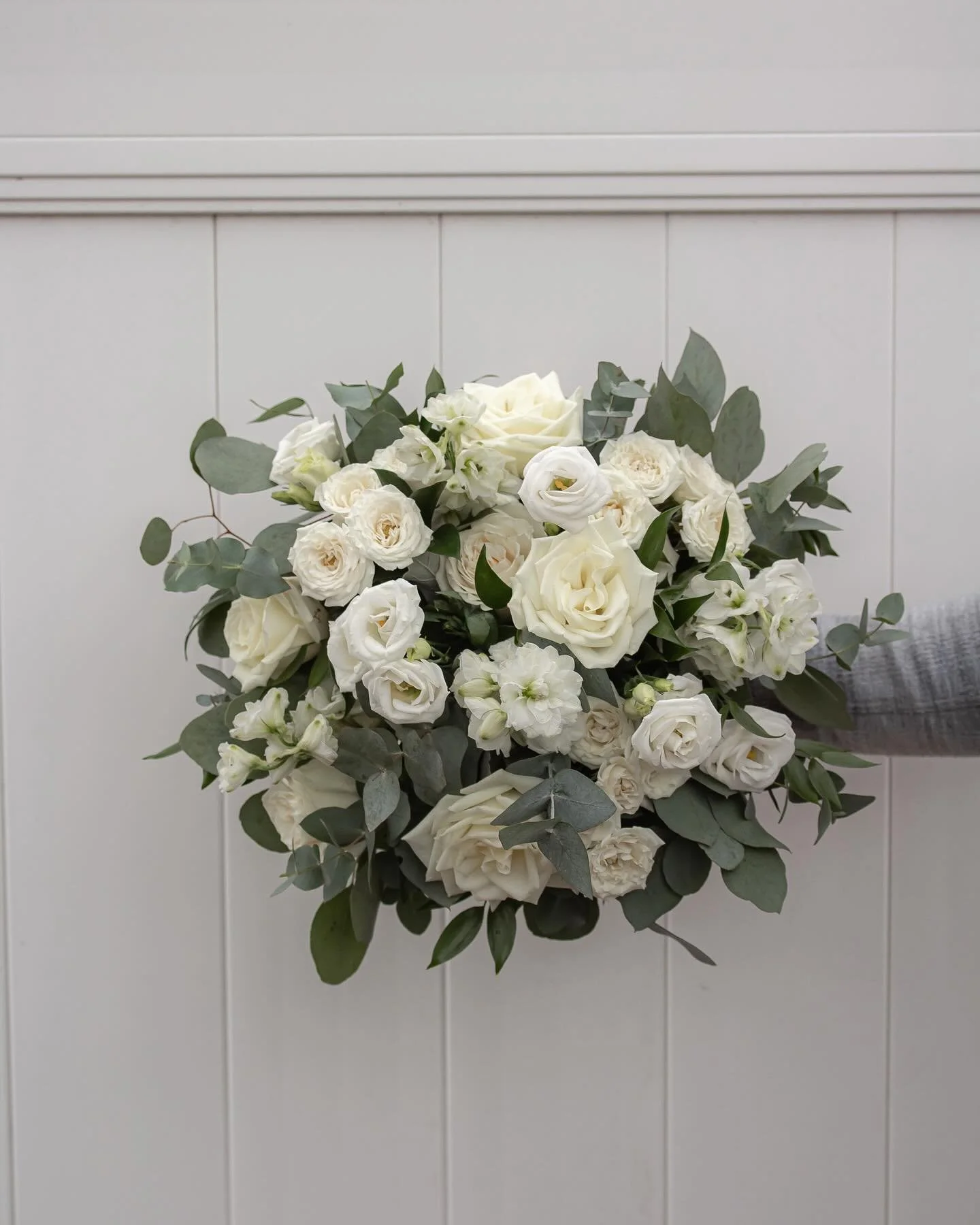 Leeann&rsquo;s winter bouquets ~ classic and all white with silver greenery for herself with a touch of blues for her maids ✨

Sarah&rsquo;s Floral Design offers customized garden inspired floral design for events and weddings from Boston to Newport.