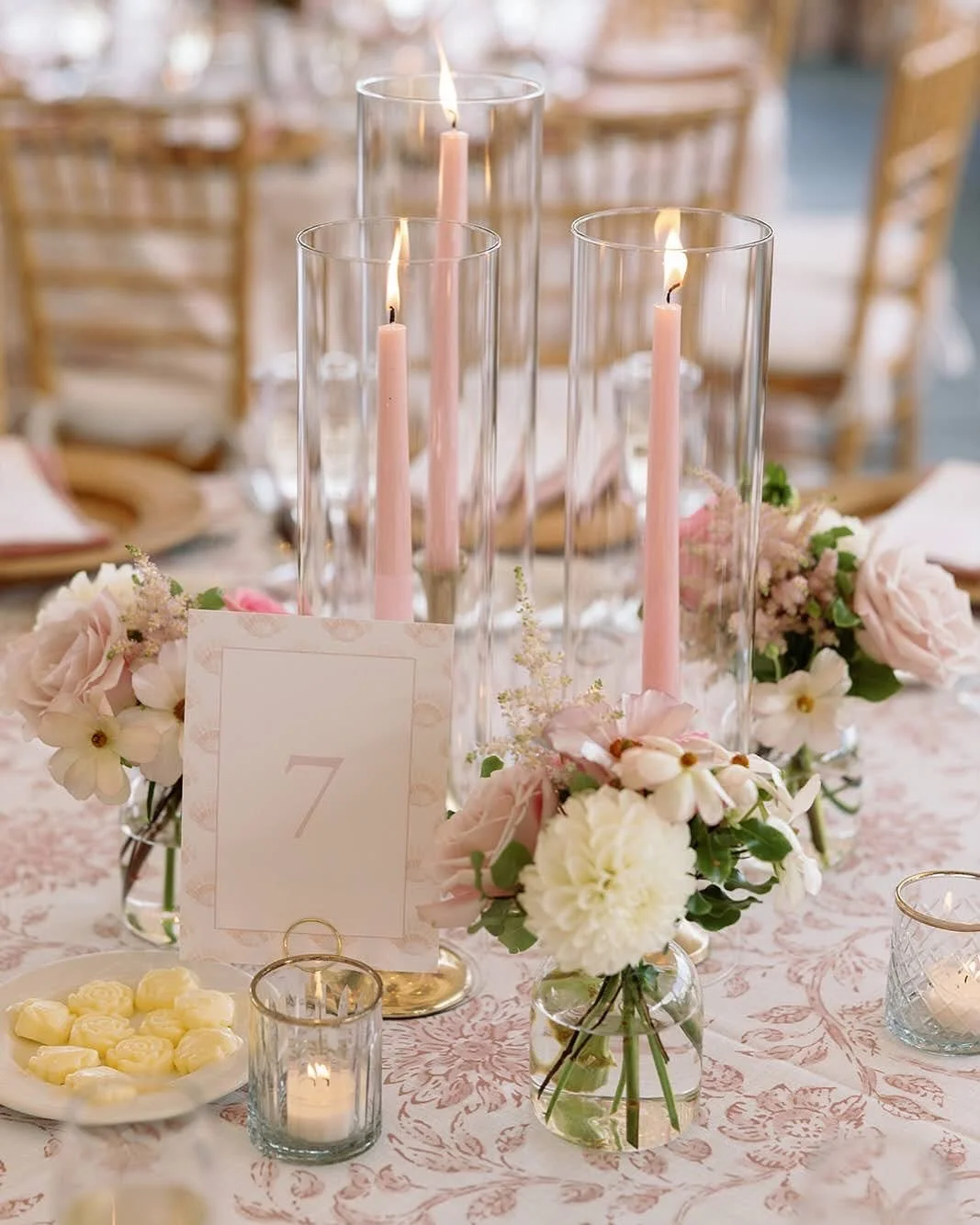 Simply obsessing over these pink weddings as of late, which of course made me think of Emily and Steve&rsquo;s coastal celebration on the cape. What a great day it was, and the reception details were perfection 💕

Couple: @emilyanderson413 @steveand