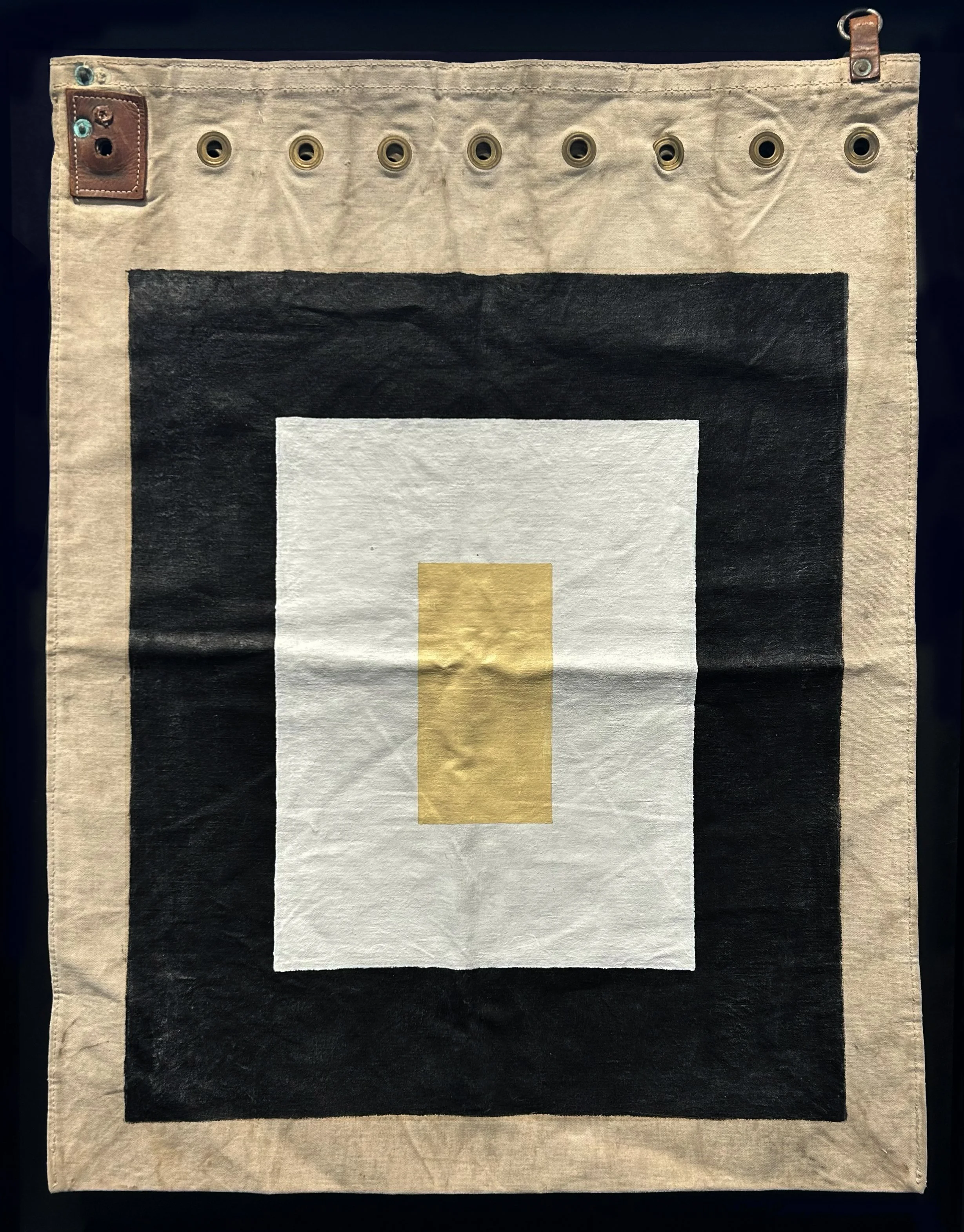 OUT OF THE BOX #5097 2024,
Acrylic on recycled bag,
Acrylique sur sac recyclé,
33,75" × 45,25"