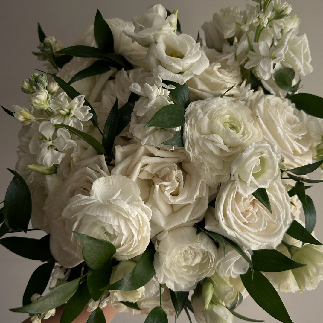 A bouquet of luscious white flowers