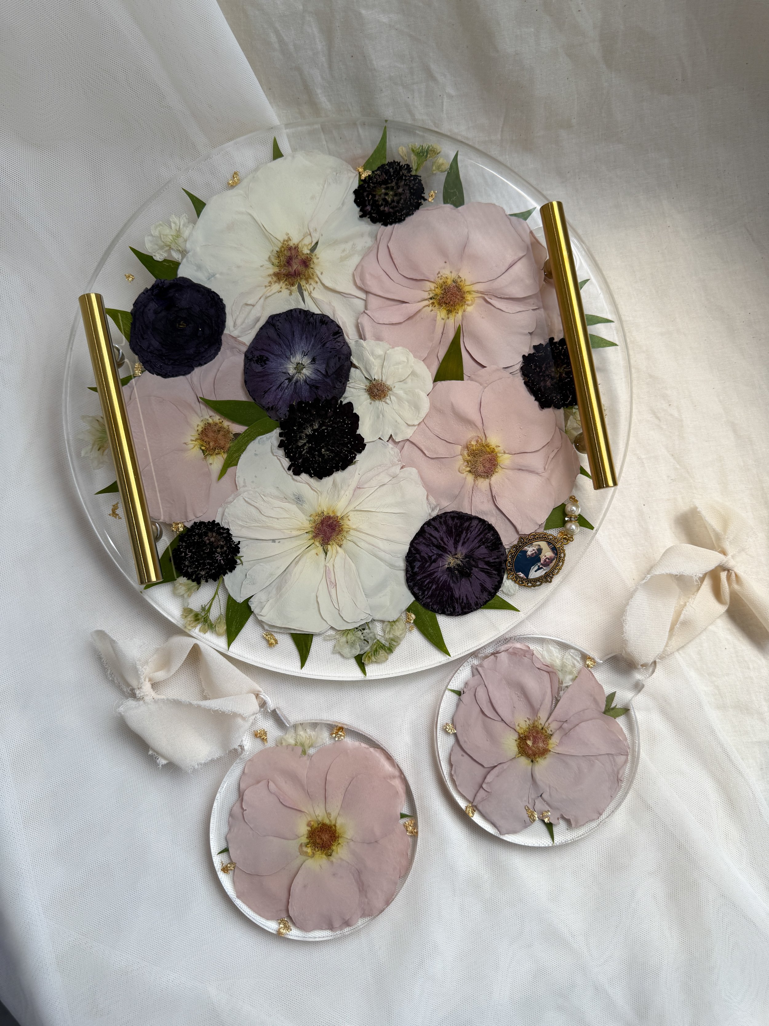 12-inch circle resin tray preserving white, blush-pink, and dark purple flowers with two matching floral ornaments below