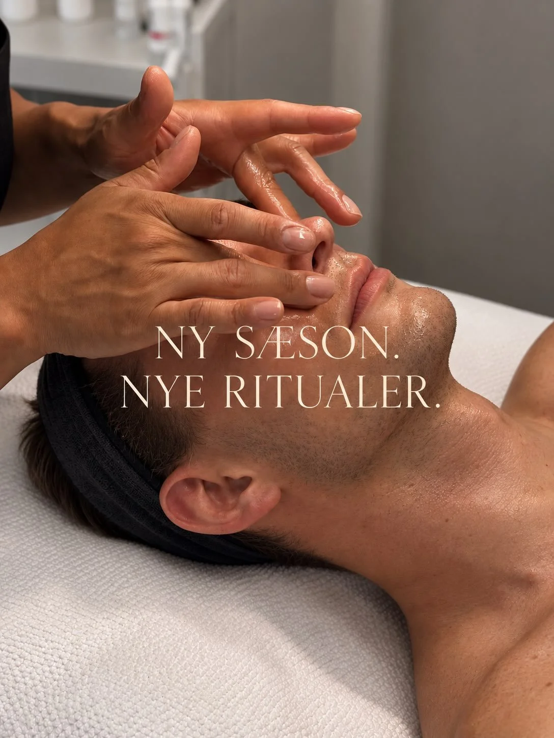 Ny s&aelig;son. Nye ritualer.

Efter&aring;ret kr&aelig;ver noget andet af vores hud. ✨ 
N&aring;r solen tr&aelig;kker sig tilbage, begynder s&aelig;sonen for at genopbygge, forny og arbejde mere m&aring;lrettet med huden.

Jeg har brugt den seneste 