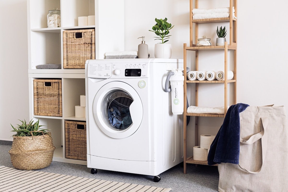 How Dryer Sheets Can Help Clean Dirt and Keep Your Home Sparkling