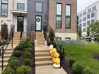 The Petite Porch