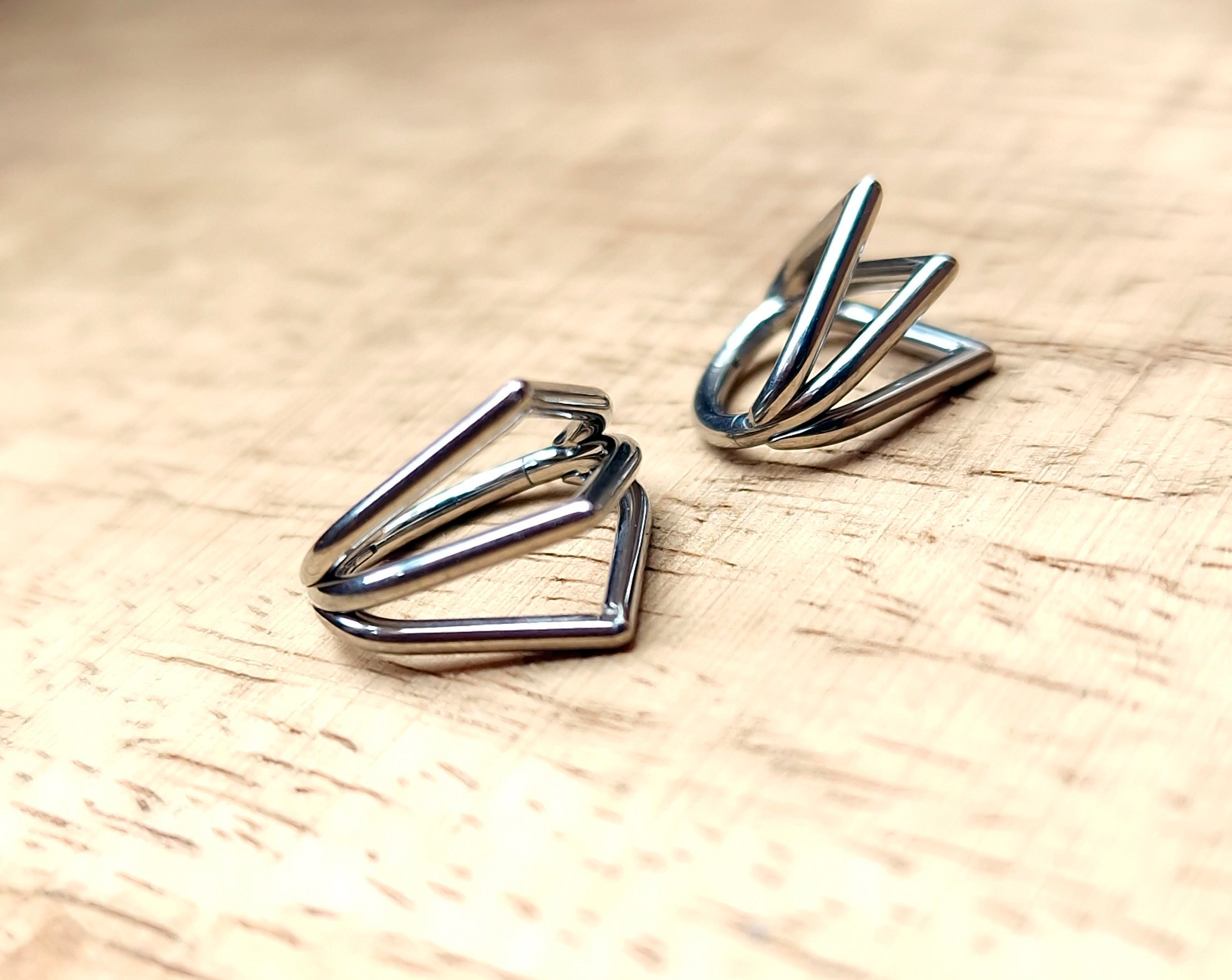 Trine of Thorns - Titanium Clicker