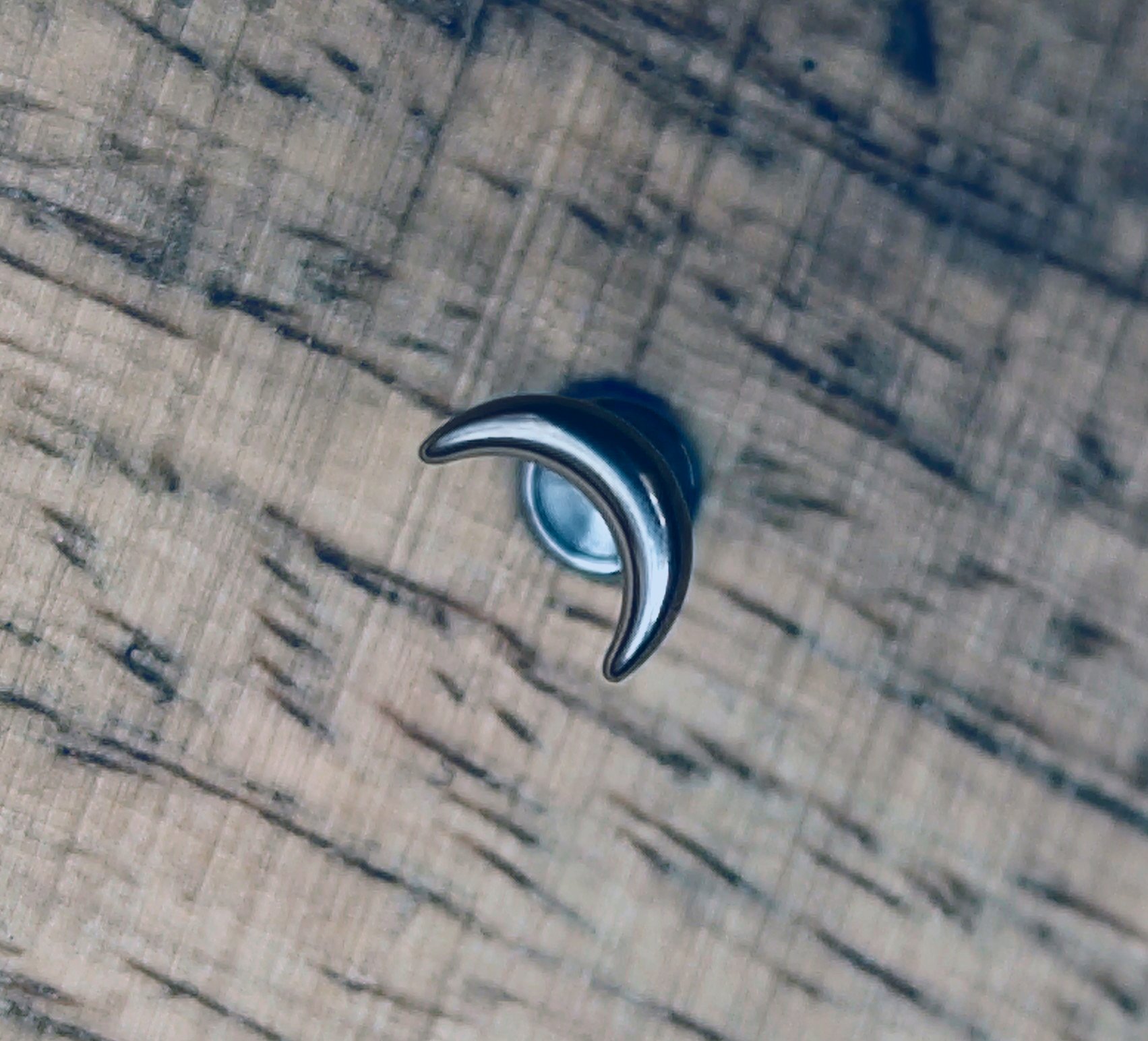 Titanium piercing labret, internally threaded with moon shaped top
