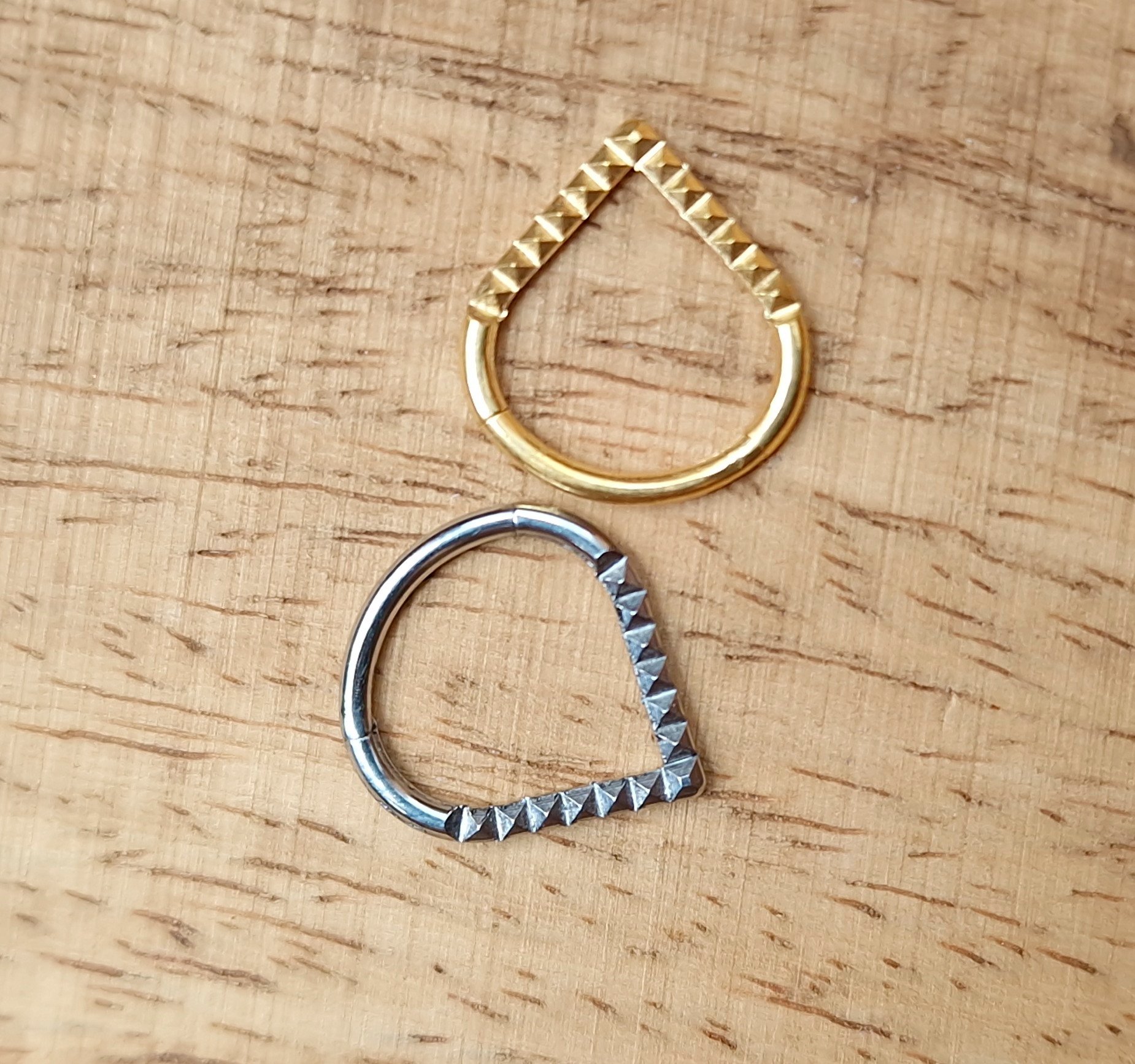 Pharaoh's Thorn - Titanium Wishbone Clicker