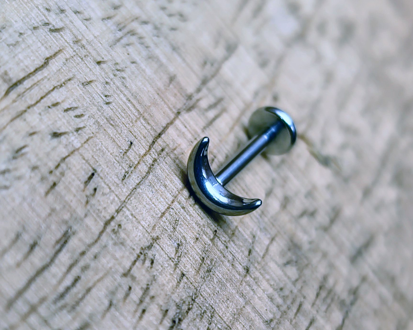 Titanium piercing labret, internally threaded with moon shaped top
