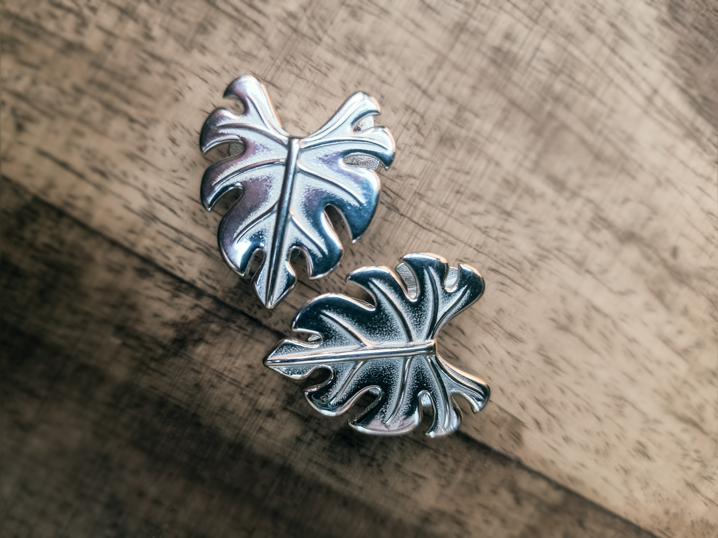 Gaia's Bloom - Surgical Steel Monstera Saddle