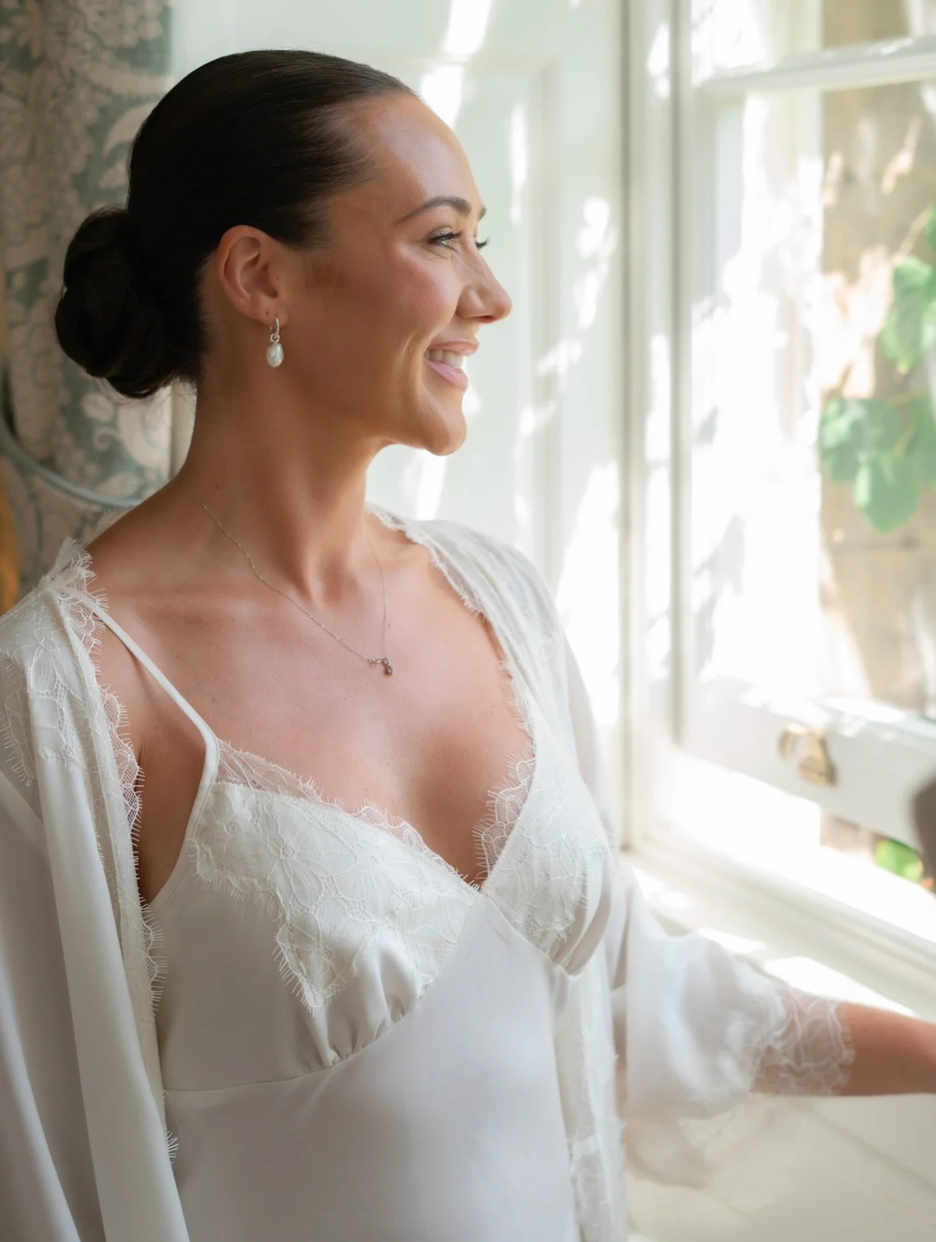 From &ldquo;yes&rdquo; to &ldquo;I do,&rdquo; this beautiful bride has been glowing every step of the way ✨

She came to me in the run-up to her big day for tailored treatments to make sure her skin was radiant and confident-ready when it mattered mo