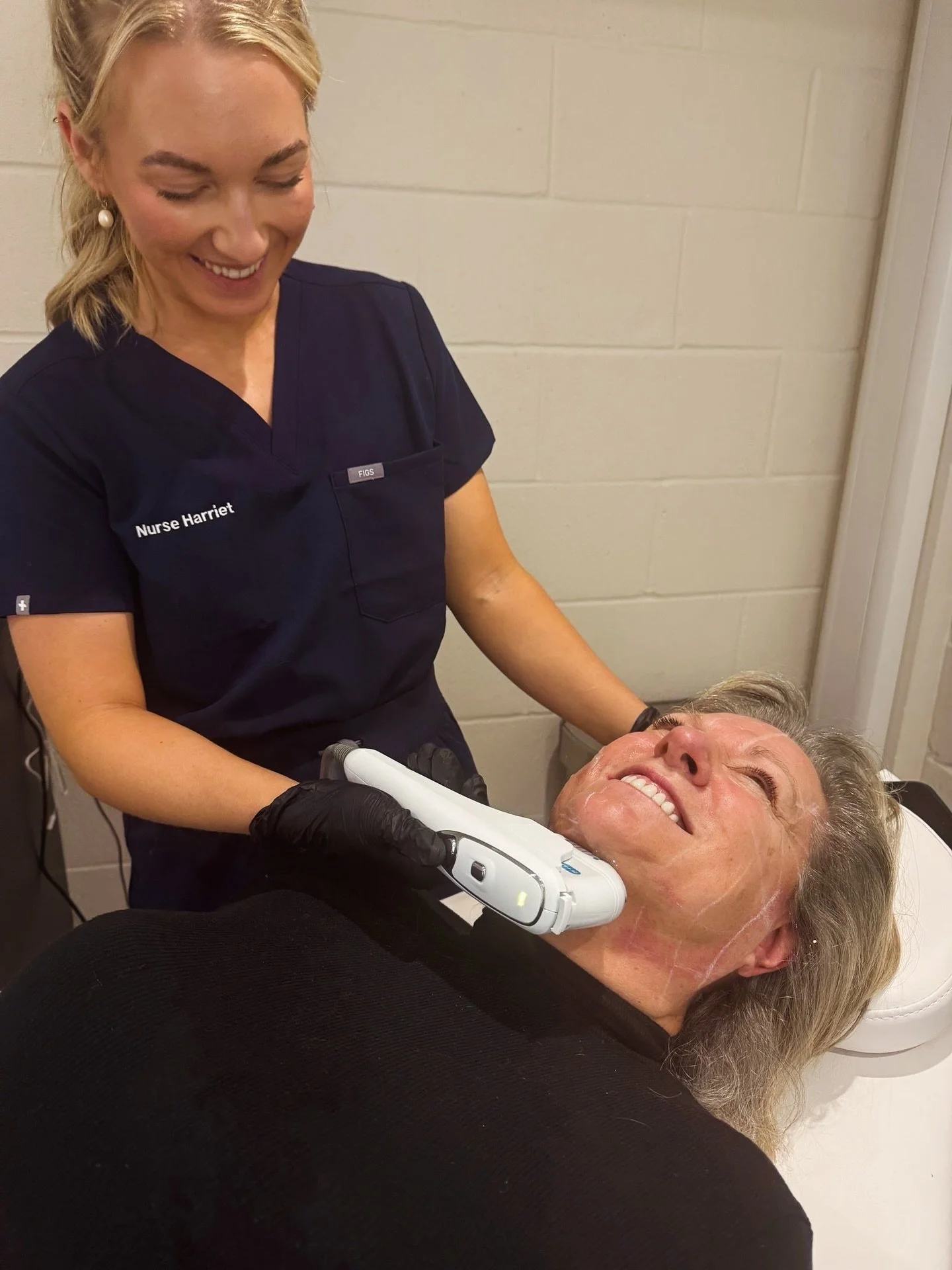 HIFU 🫶🏻🫶🏻

HIFU (High-Intensity Focused Ultrasound) for the face is a non-surgical lifting and skin-tightening treatment that uses focused ultrasound energy to target the deep layers of the skin &mdash; the same ones a surgeon would tighten durin