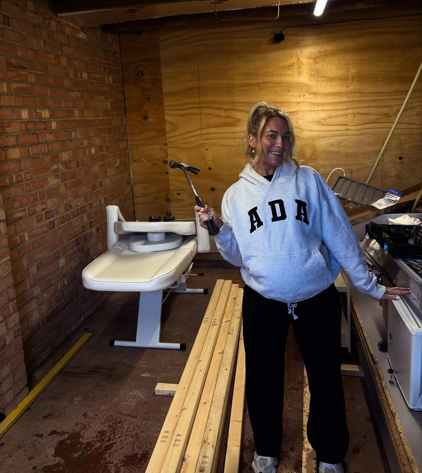 HAPPY NEW YEAR! 

The new clinic has started! 

The hammer is absolutely just for show, my job is to make bacon sandwiches and just look helpful 🙂🤪 the boys are hard at work preparing for the insulation! 

The end result is going to be 😍😍