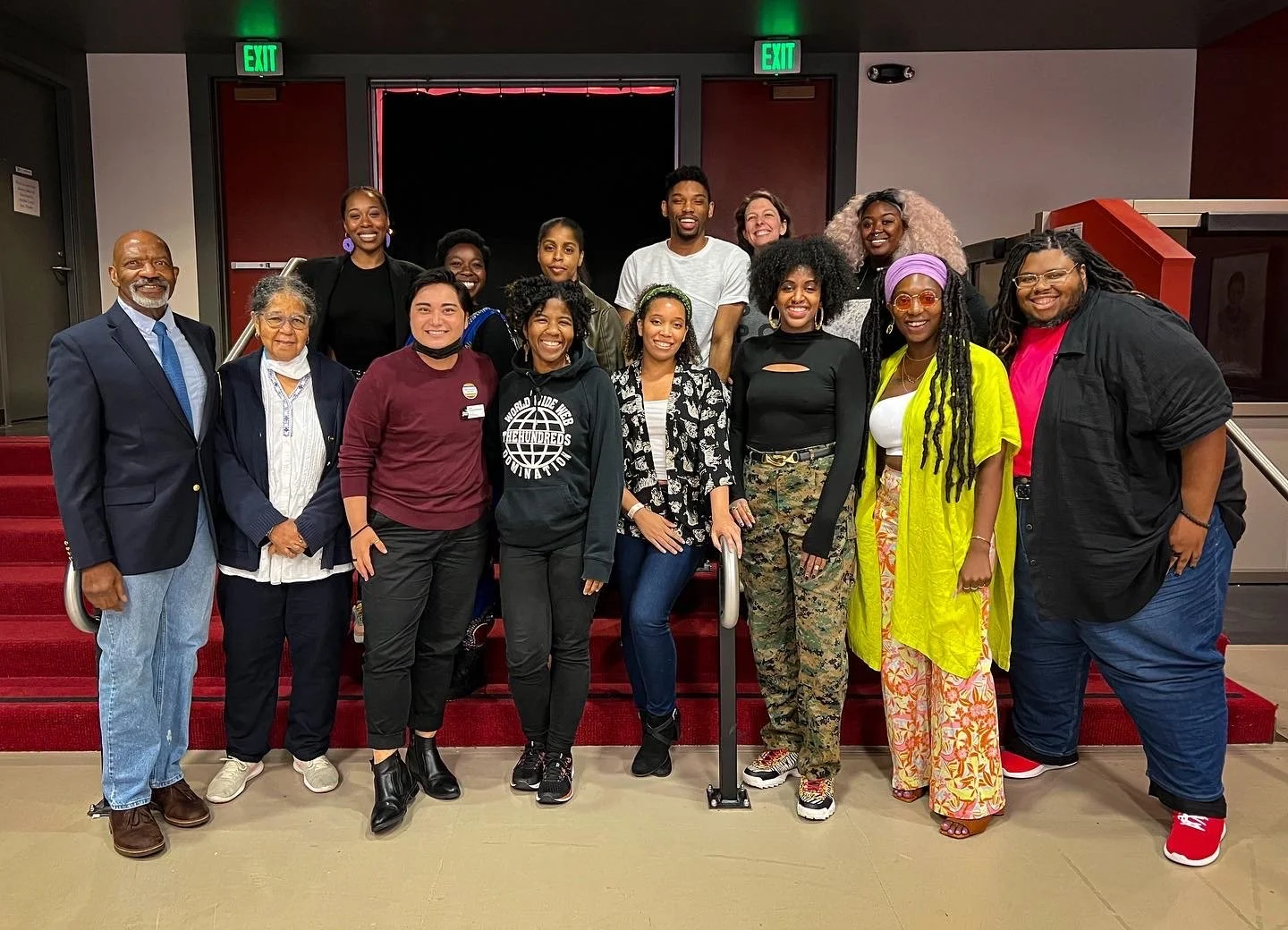 Cast photo (Seattle, 2022)