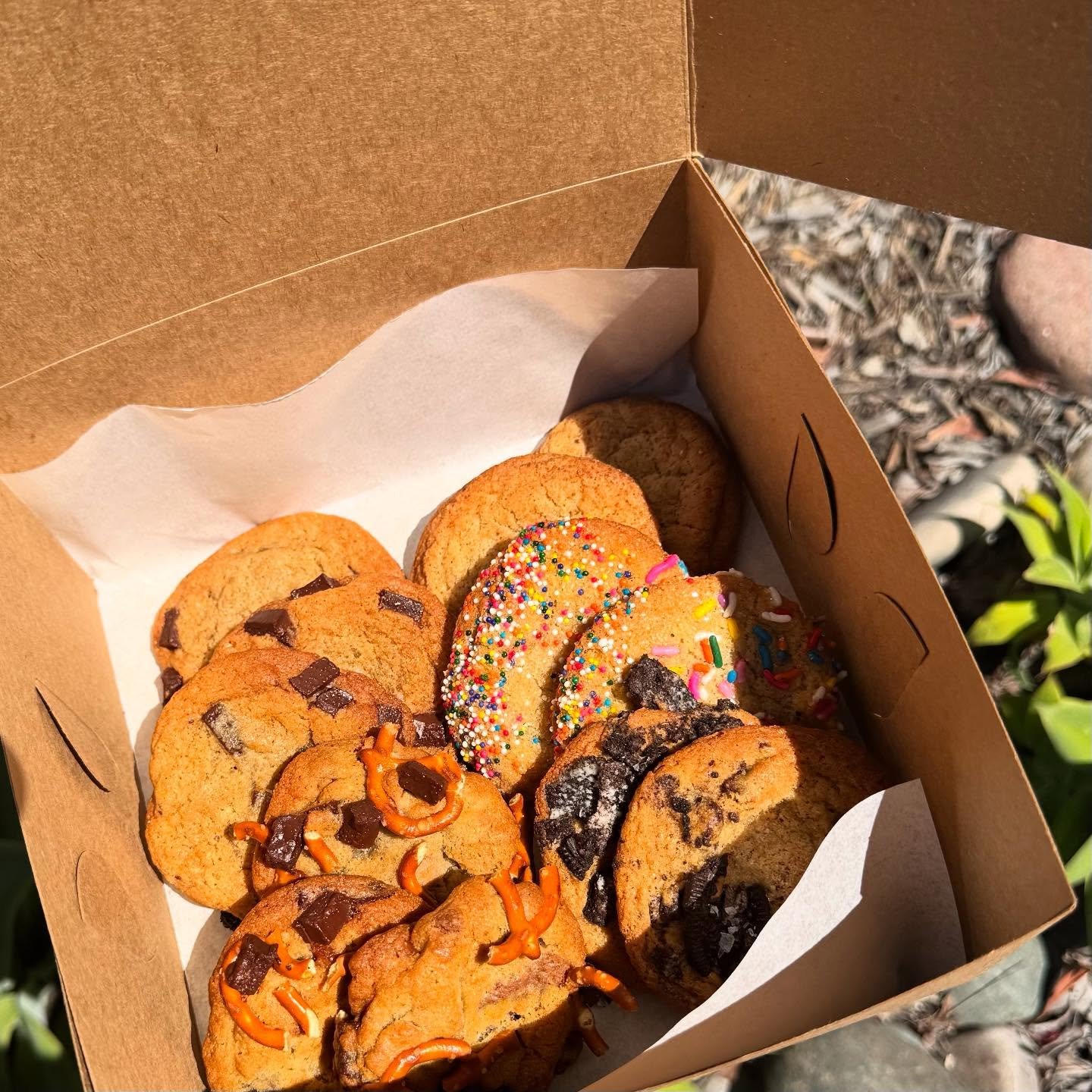 π»πͺ Summer Break Bake Sale! πͺπ»
Our cookies are our most popular item that sells in the bakeshop so we are making sampler boxes to pick up for this Friday and Saturday!
We will be doing half versions of the jumbo size we usually sell in store, we