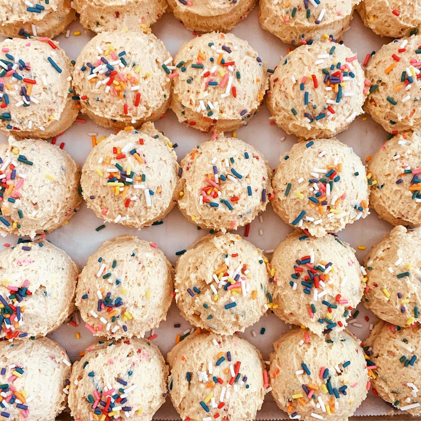 Hi everyone! Today apparently is National Sprinkle Day, which is like every day here at the bakeshop! πβ€οΈ‍π₯π§‘πππ¦π
I do want to say a quick thank you to everyone for your patience, we have been trying our best to get to all our inquiries an