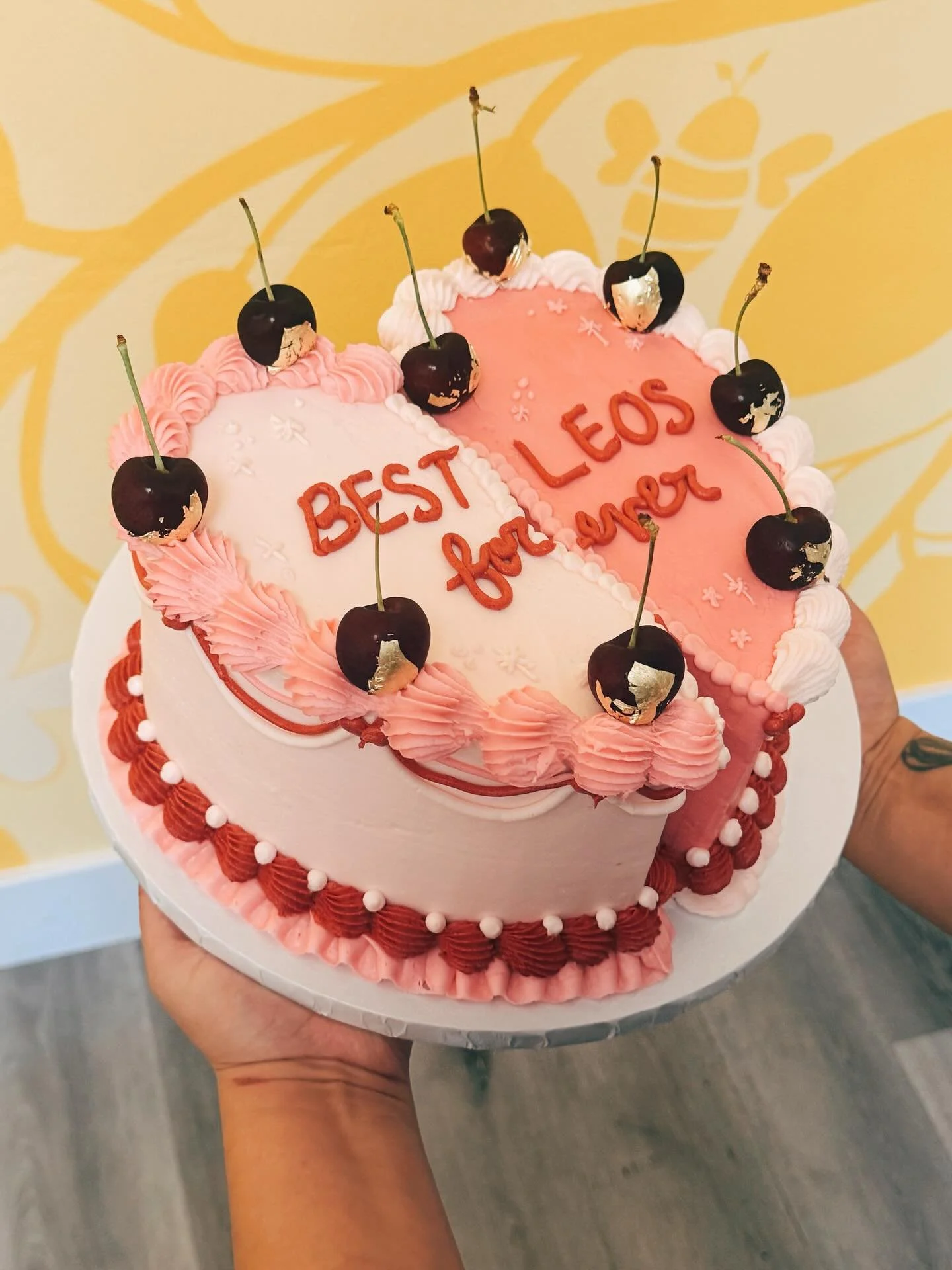 Kicked off Leo season with this friendship necklace inspired cake for two lovely Leo’s πππ¦β€οΈ‍π₯πͺ©π«
August orders are coming to a close very soon (eeeeep!) but we are accepting orders for September and on! β£οΈ Email us at mielimonbakery@