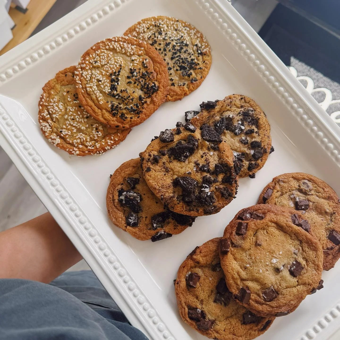 Happy Saturday! We are open until 4 today, we have our classic chocolate chip cookies in stock as well as a new macaron flavor and Raspberry Passionfruit Pavlovas! Check our stories daily for our menu of what we will have in the shop πΌπππ»π