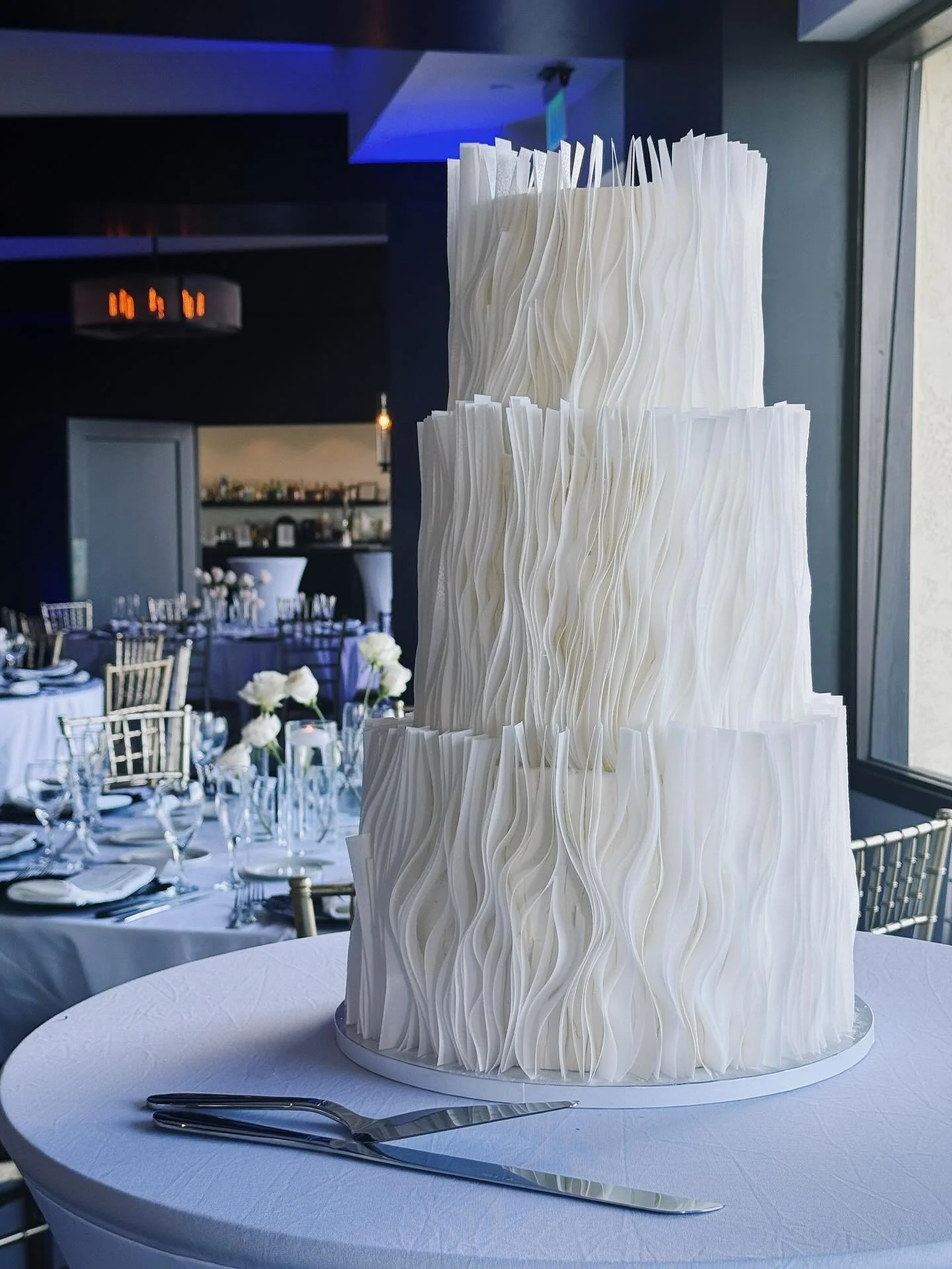 Last week&rsquo;s wedding cake ✨🥂
We are already booking wedding dates for next year which is very exciting! 
To schedule your tasting and consultation, fill out our Order Request Form on our website at mielimonbakery.com and let us know what dates 