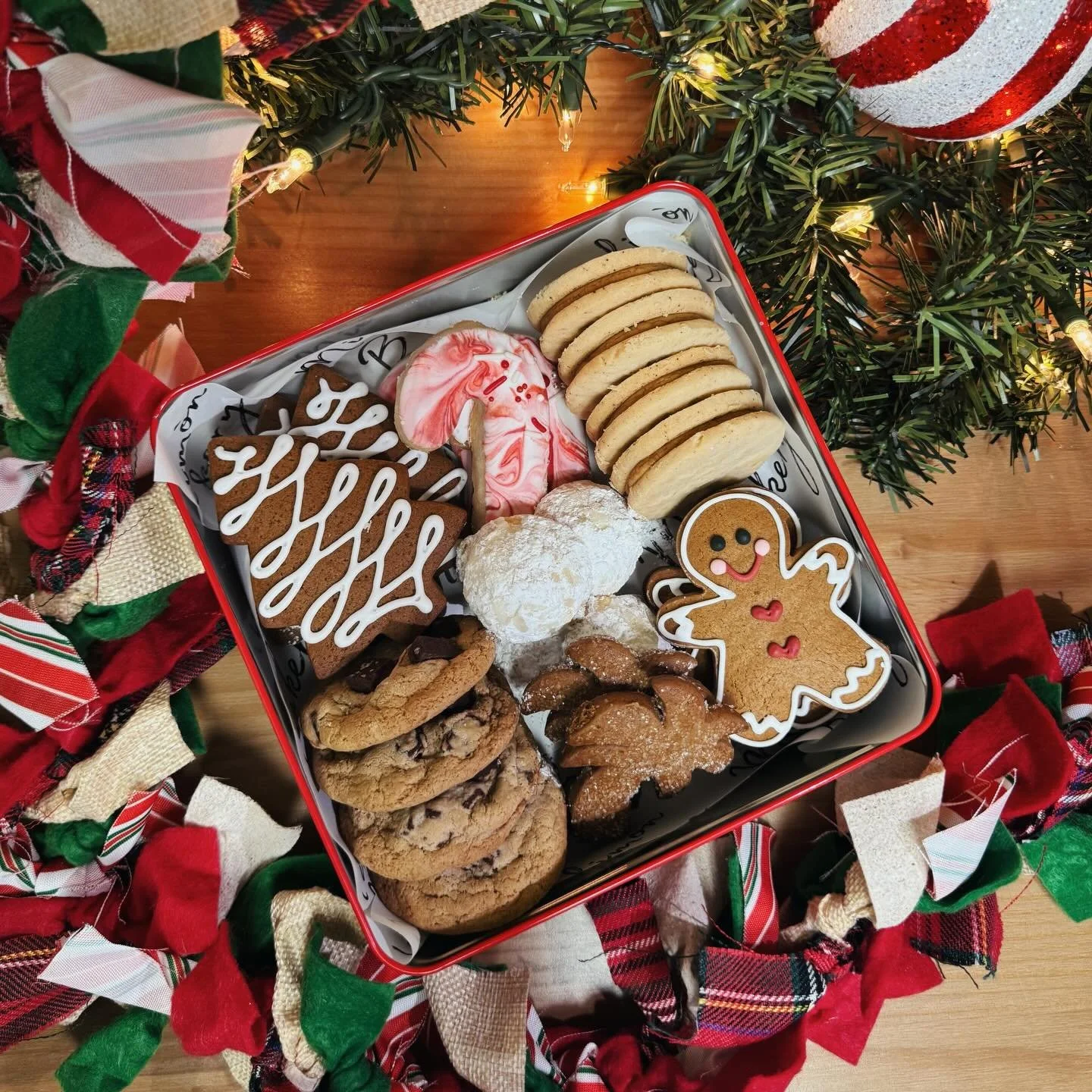 It&rsquo;s cookie tin season!!!

We&rsquo;re officially accepting orders on our website www.mielimonbakery.com/bake-sale🎄&hearts;️

The large cookie tin (7x7in) includes 24 cookies: 10 gingerbread, 3 shortbread candy canes, 4 mini chocolate chip, 4 