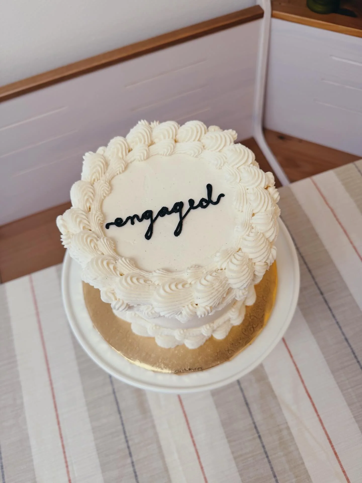 Today&rsquo;s cake of the day is a sweet and dainty engagement cake for an engagement party! 
This classic white and black look has been so popular for these mini cakes and for sweetheart cakes for weddings as well. 

Have a wedding coming up this ye