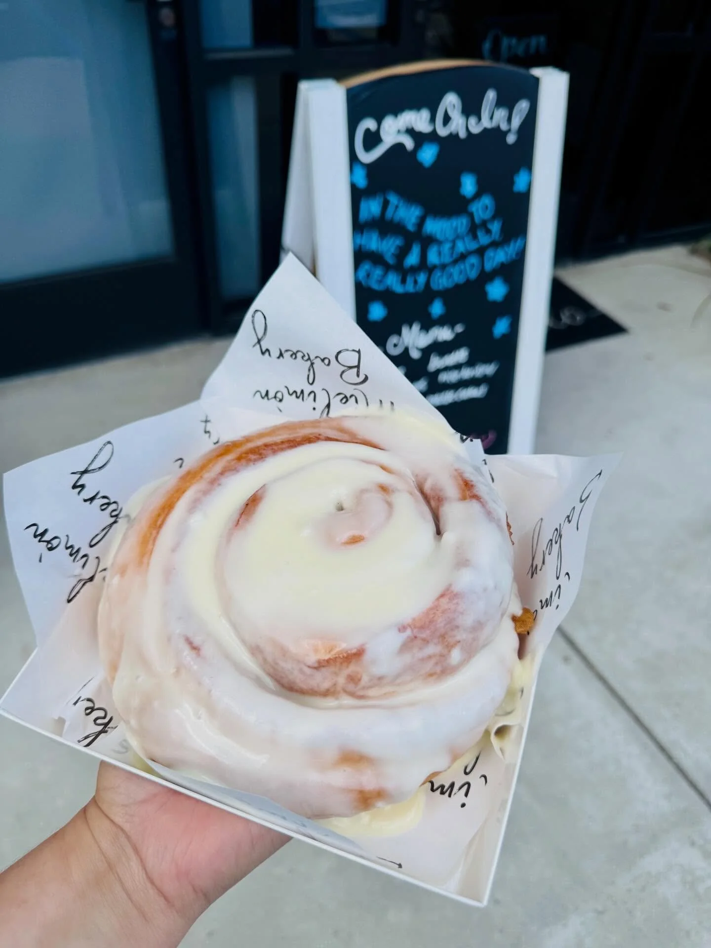 🌀Happy Monday everyone! 
This week from 4pm to 6pm starting TODAY, we will have warm jumbo cinnamon rolls available for purchase at the bakery! 

🌀No need to pre-order, it&rsquo;s a first come, first serve bake sale 🤍

🌀These fluffy brioche rolls