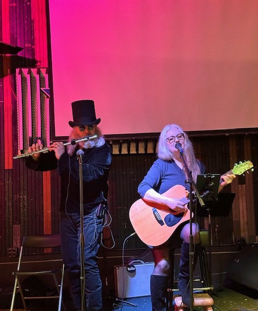 Soulful duo Robert and Donna Madrid serenade the crowd