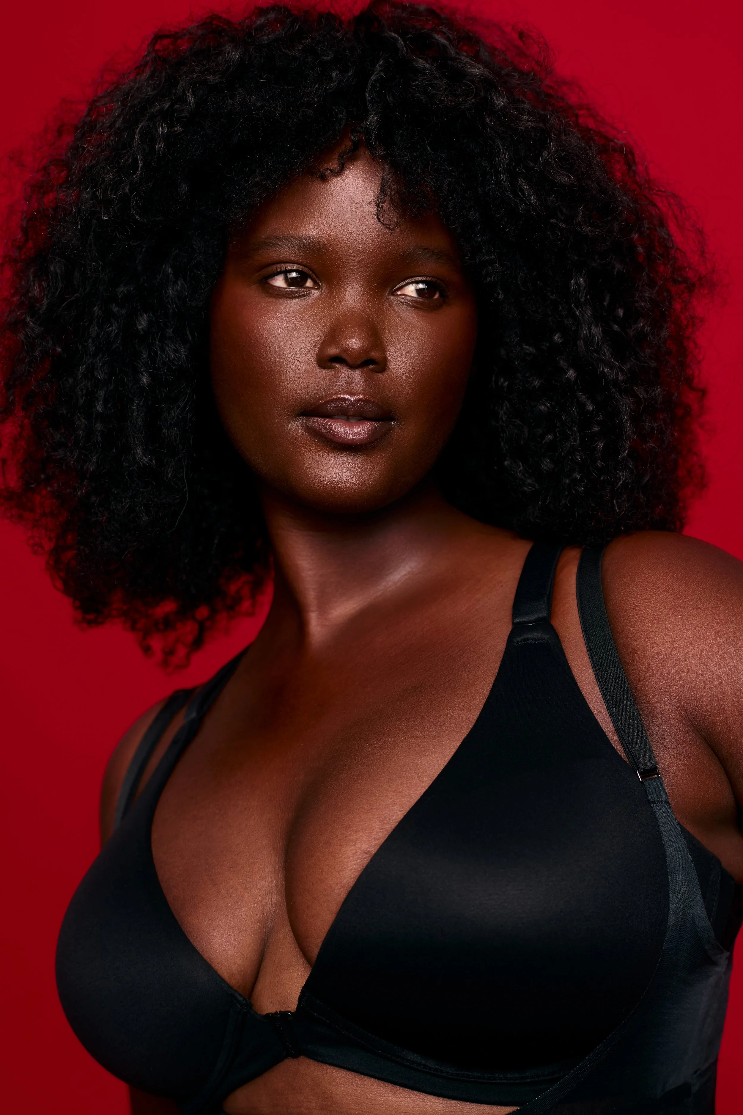 10560R-VeryBlack_Editorial_104.jpg