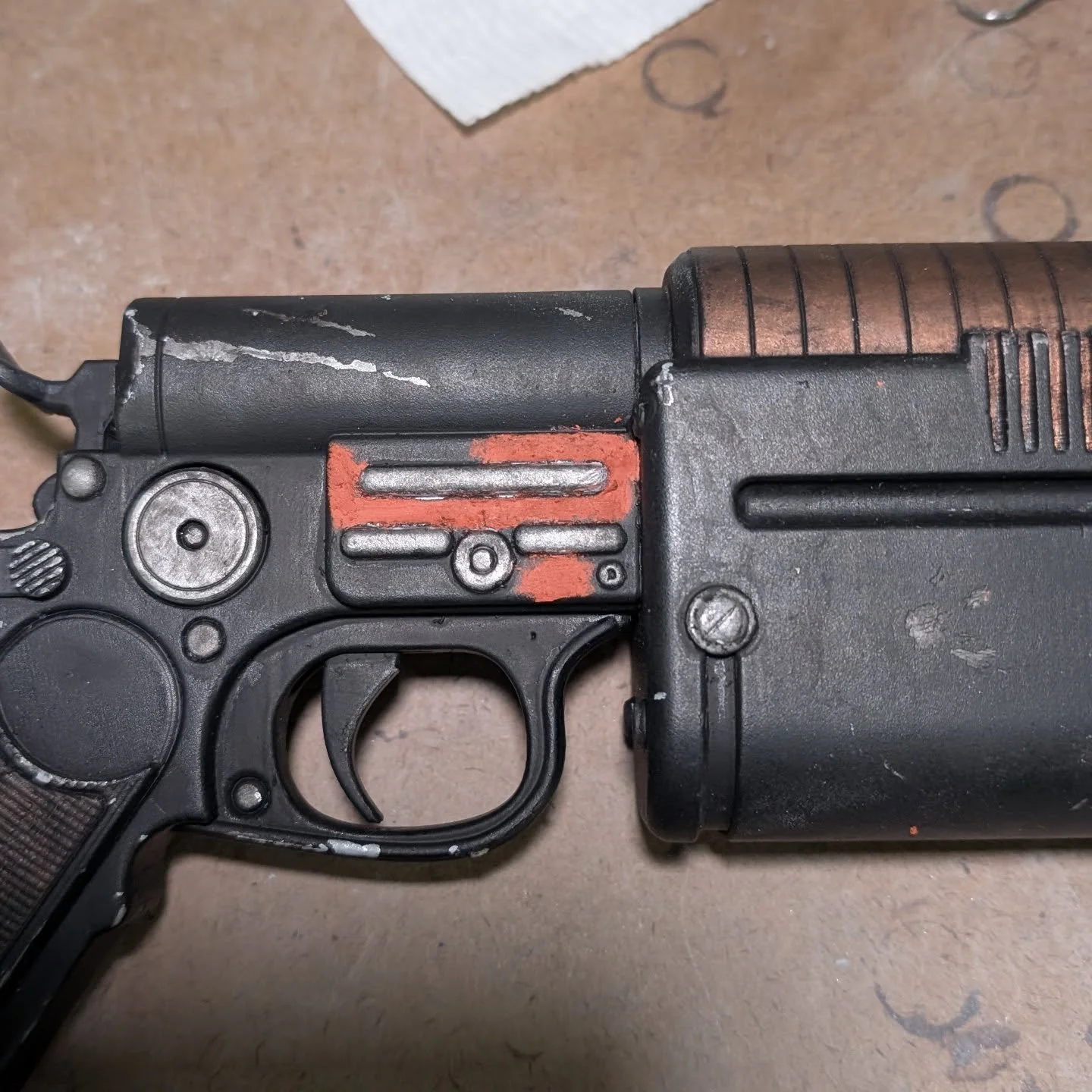 Working on my fix list from the #mandalorianmercs for my #mandalorian kit - probably the hardest item was addressing some layer lines I missed on my blaster. I think this is looking much better!
#starwars #cosplay #cosplayprop #wip