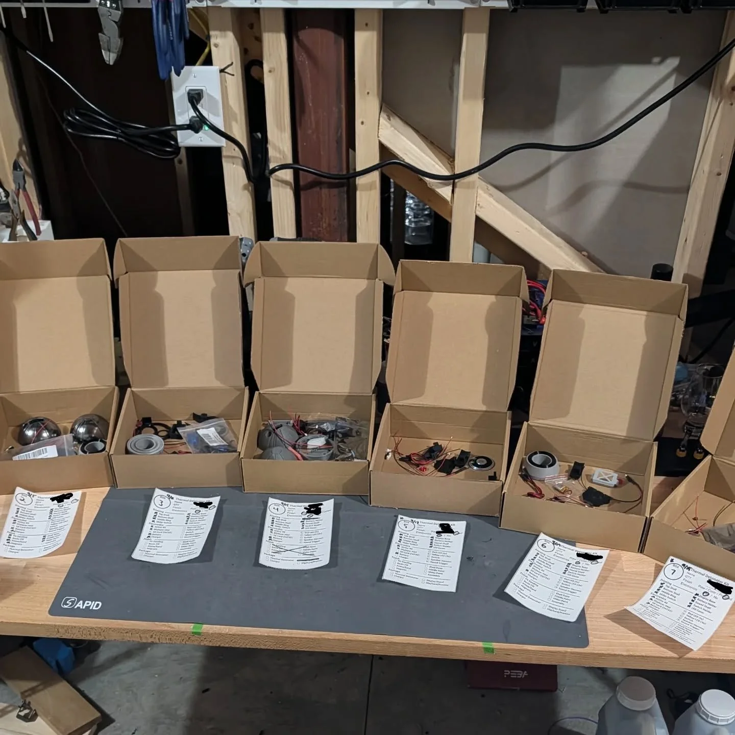 Productive day! Lots of progress on 7+ #thermaldetonator kits, with two getting fully finished and the rest at least finishing all the electronics. Starting to get a decent workflow going here.
#starwars #cosplay #cosplayprop #cosplayelectronics #w