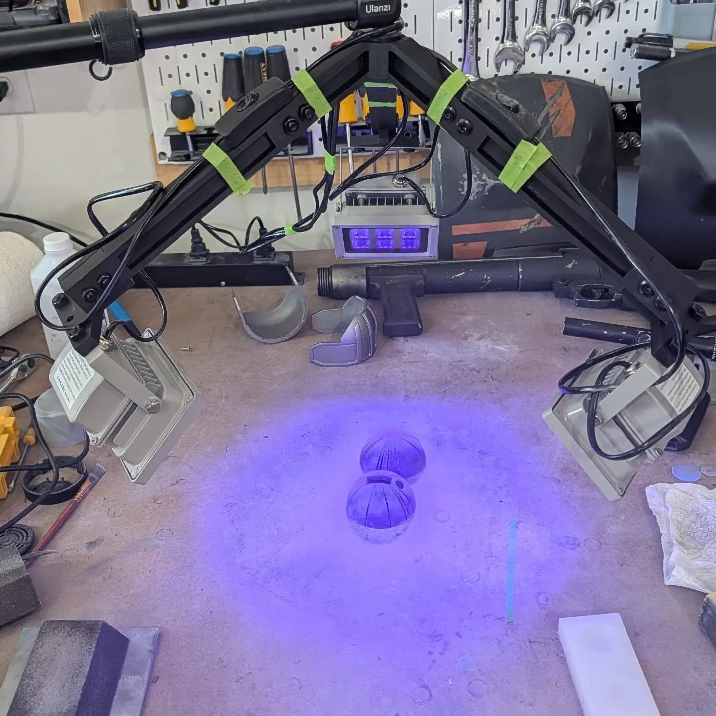 New UV curing set up for smoothing parts! Also the start of a new batch of finished #thermaldetonator ! More sanding and smoothing to go but now I can work less about the curing stage 

#starwars #cosplay #cosplayprop #cosplayelectronics #wip