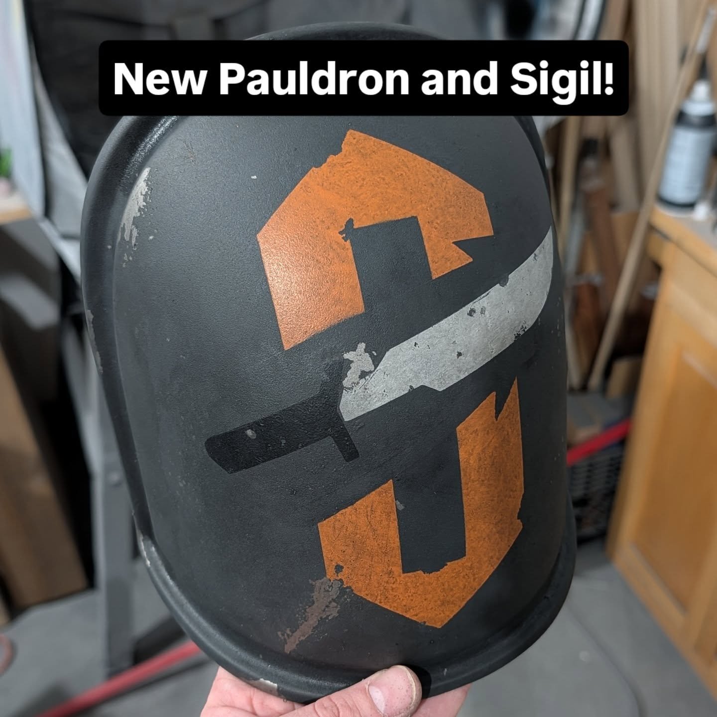 Decided to replace my left pauldron as part of my #mmcc fix list, complete with new sigil! I played around with a few concepts (and if you catch the Easter egg say something in the comments!) but ultimately landed on a combination of the ka'rta beska