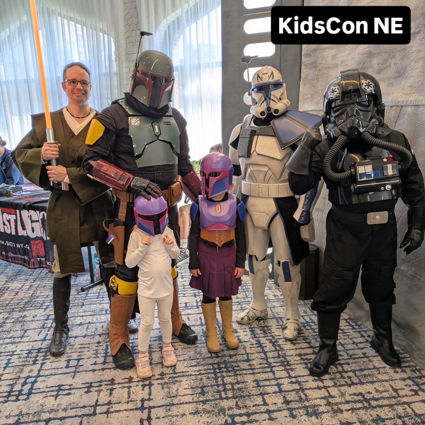 Head a great day today at @kidscon with the little foundlings! Was great to meet the @501neg again and also some of @alderaanbase and @sgchandrilatemple - great time and lots of great cosplays from many different fandoms! Looking forward to next year