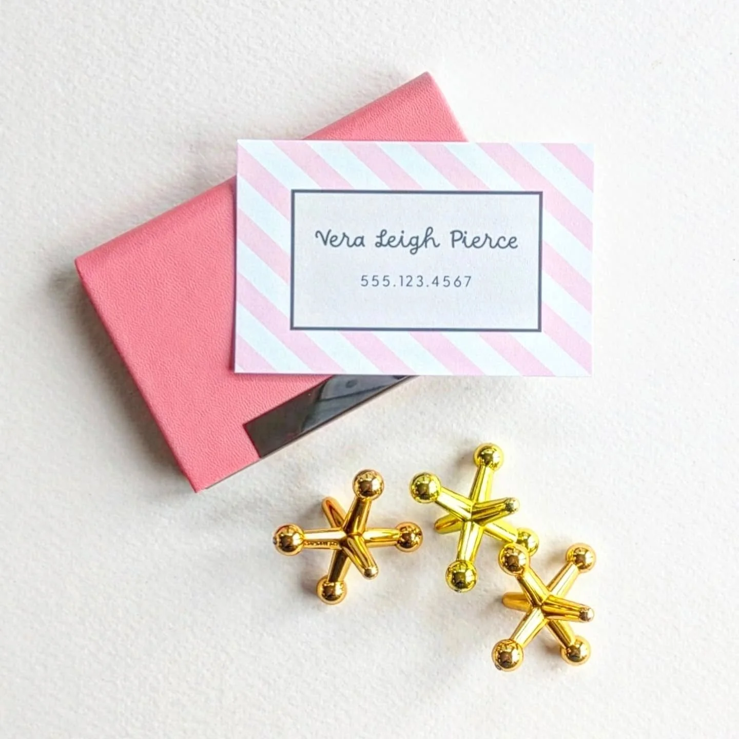 Make playdates a breeze this back-to-school season! 📚✨ Our custom calling cards are perfect for moms juggling multiple kids. Stylish, personalized, and oh-so-convenient! 💌 Shop link in bio.
.
.
.
#CustomCallingCards #MomStyle #BackToSchool #Playdat