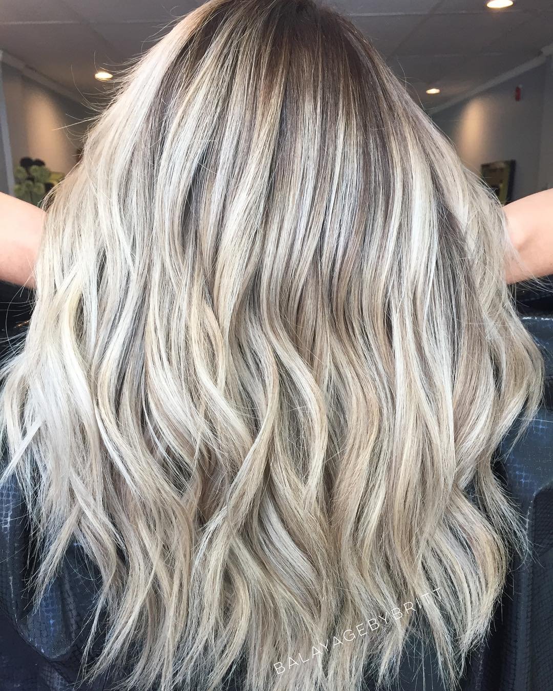 I love when this Toronto babe comes to get her hair done 😍🍕 #balayage #blondebalayage #babylights #highlights #blonde #hairoftheday #haircolor #hairpainting #yyj #yyjhair #hairstylist #balayageandpainted #behindthechair #beachwaves #waves #hair #fc