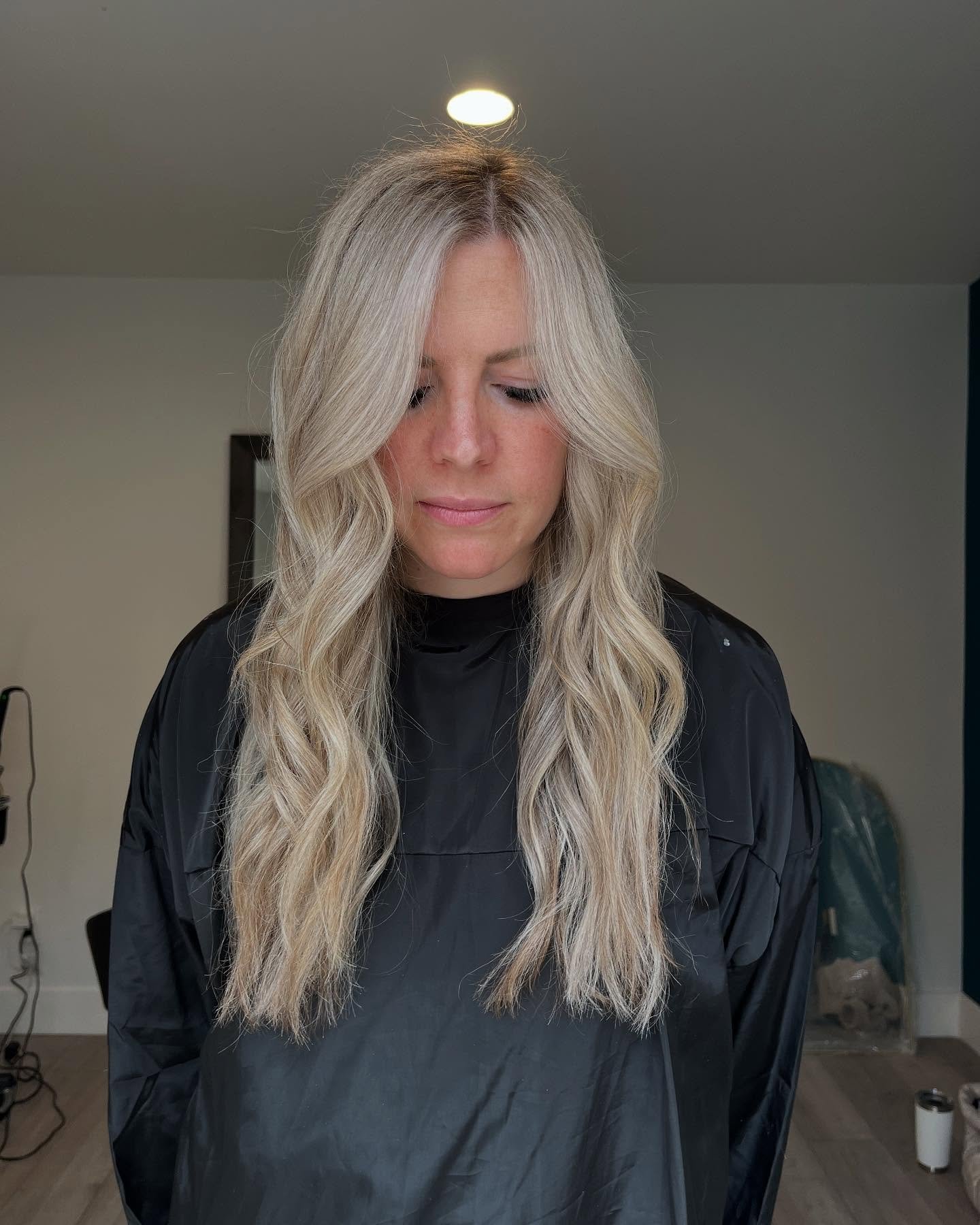 Was so lucky to be reunited with this beautiful momma! 🫶🏻

#blondehighlights #blonde #balayage #westshore #royalbay #yyjhair