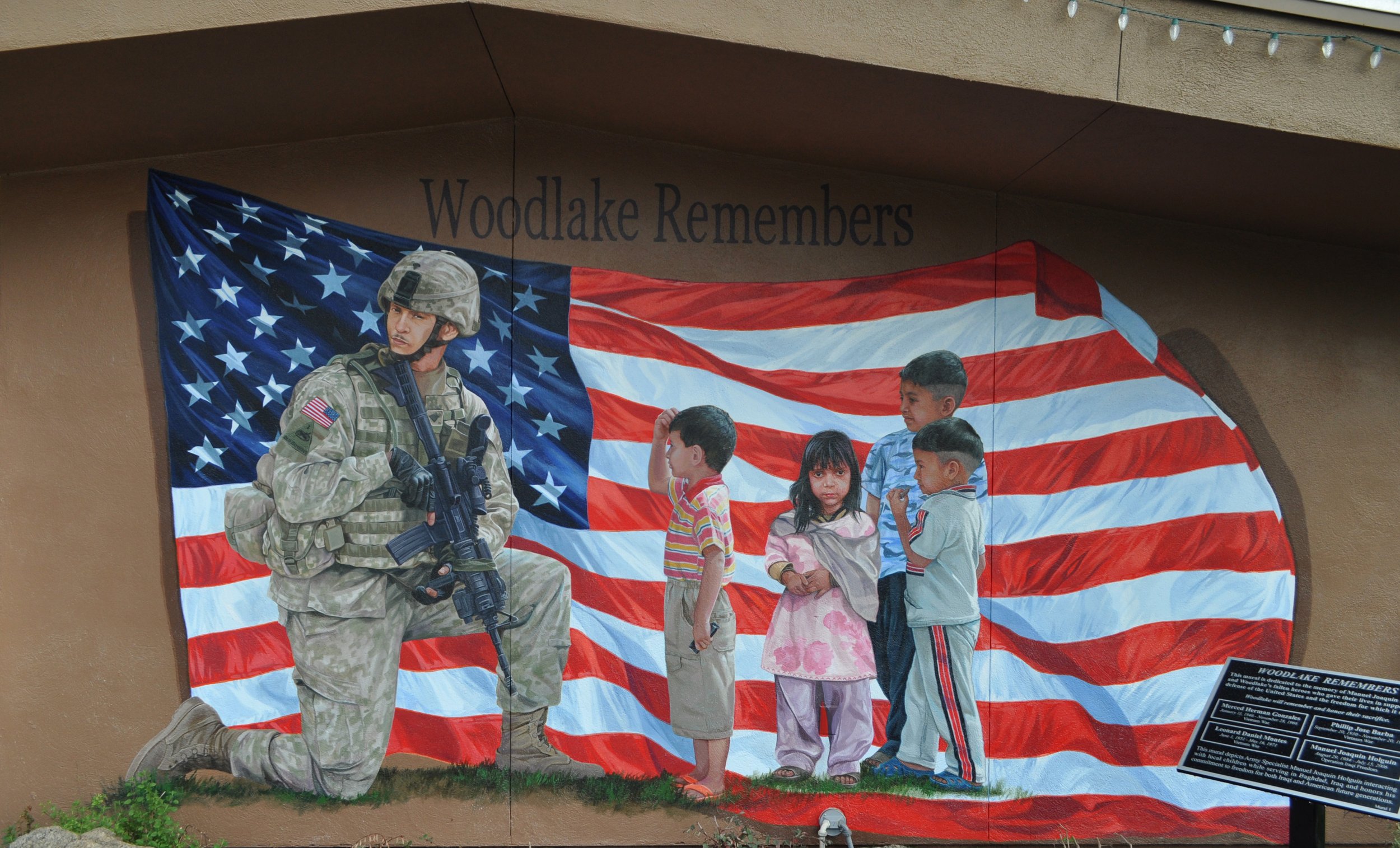Woodlake War Memorial mural .jpg