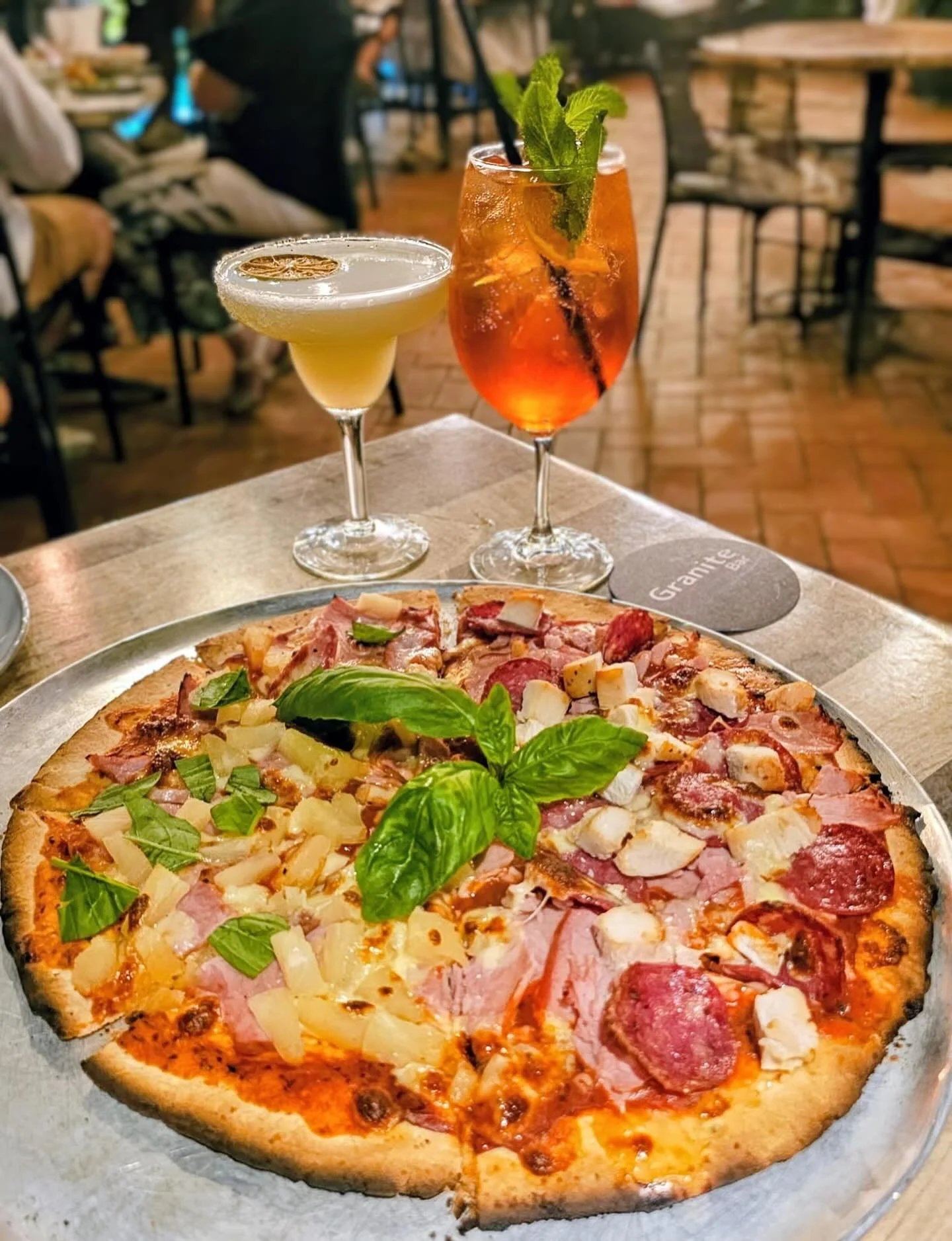 Sail. Sip. Slice. Anyone?🍕
We’ve teamed up with @granitemagneticisland so your sunset cruise ends with pizza and a cocktail at Granite, a short stroll away from the marina.
Book your team’s Christmas charter and treat them to a cele