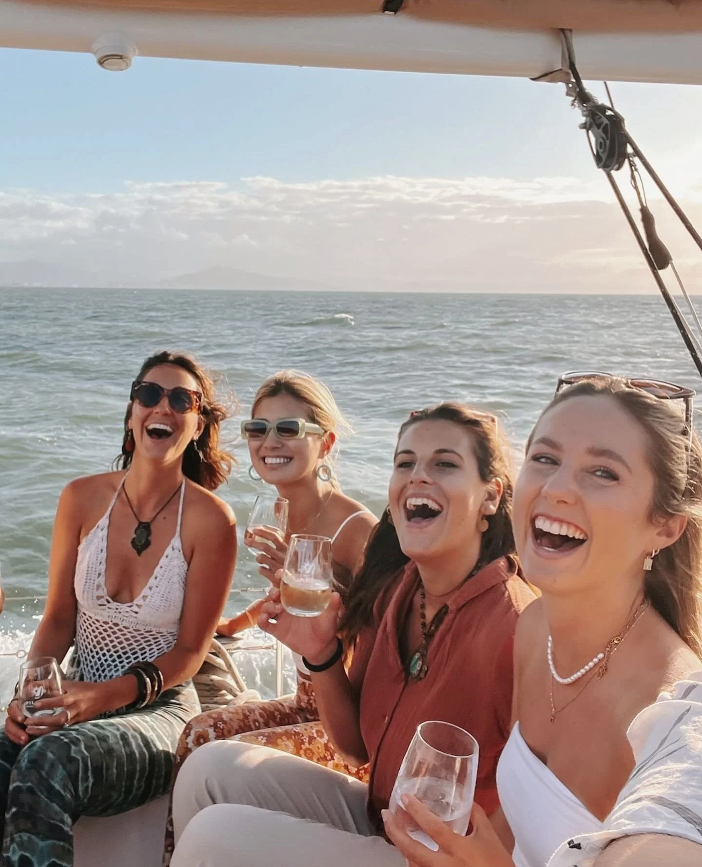 Salt air, full glasses, big smiles. ⁠
⁠
📷 @hanna.hernadi ⁠
⁠
#pilgrimmagneticisland #pilgrimsailing #thisismagneticisland #tamburlaineorganicwines #sunset #sunsetsail #sunsetsailing #sunsetsailmagneticisland