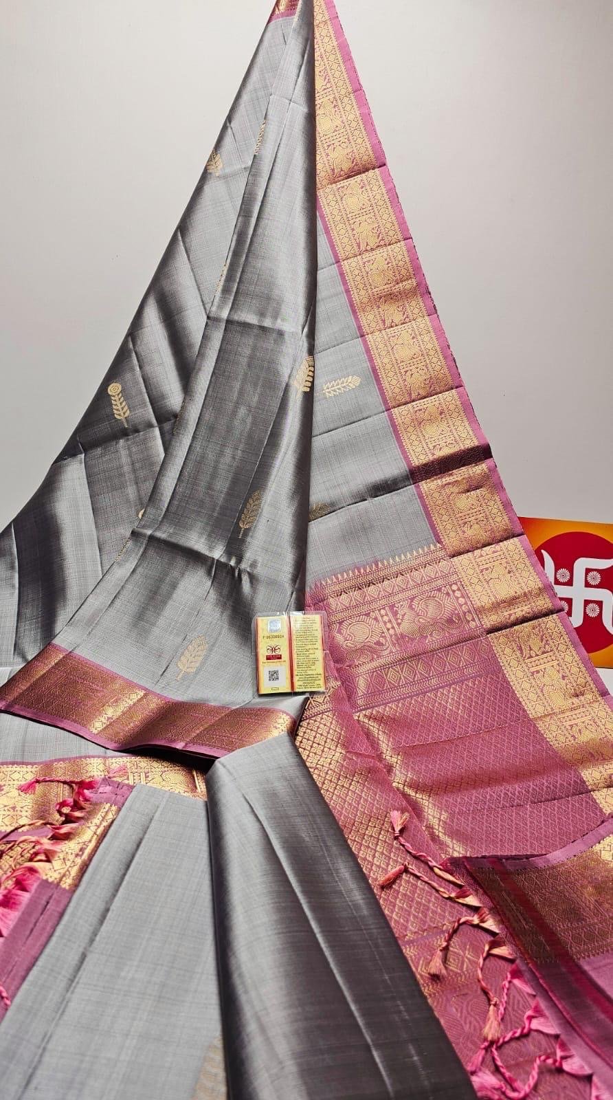 Pure Kanchipuram silk saree(Light grey and light pink with contrasting blouse. Small, thick border.)