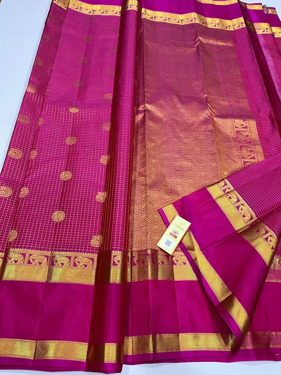 Pure Kanchipuram soft silk saree(Magenta and gold )