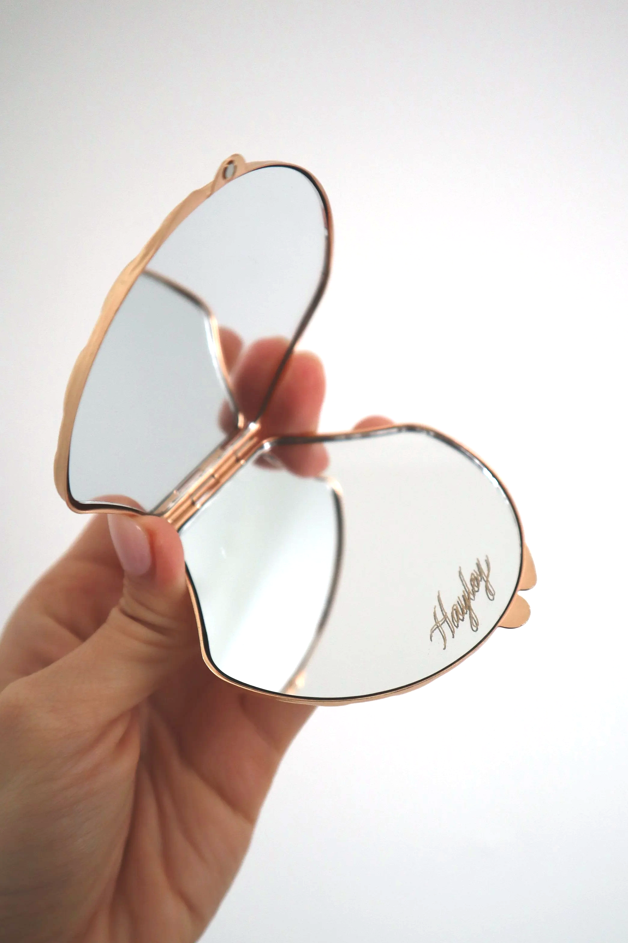 Engraved+Seashell+Mirror+4.png