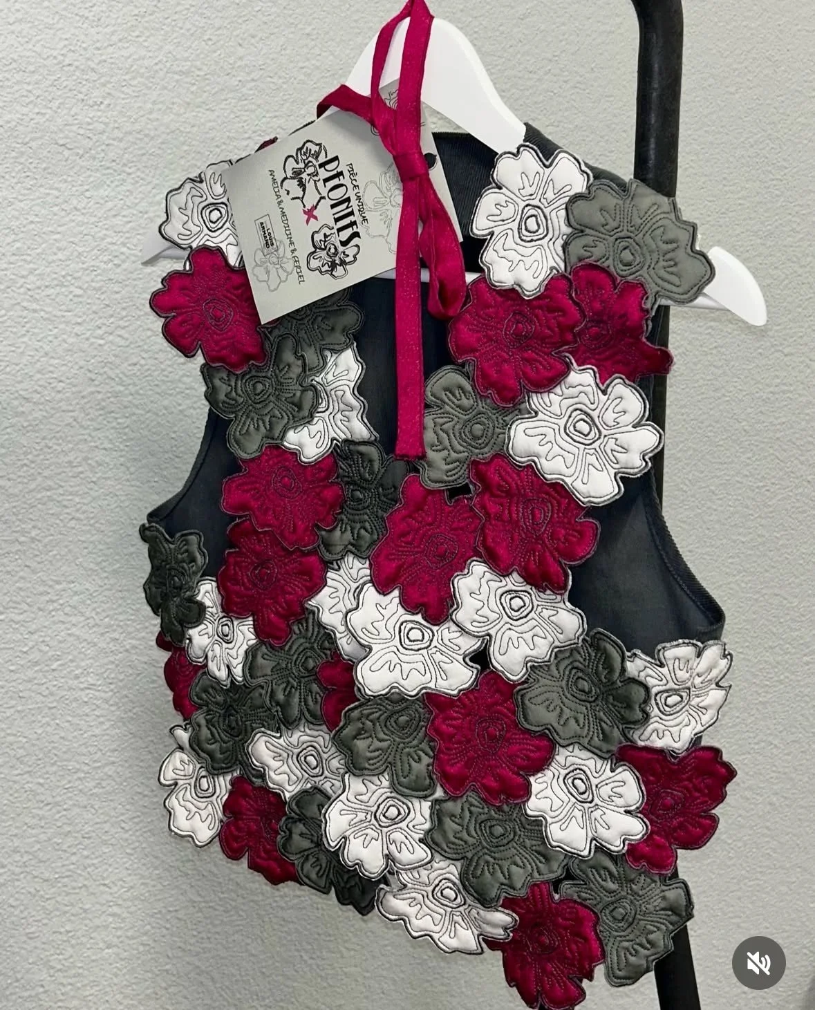 Une image de la maison flottante.