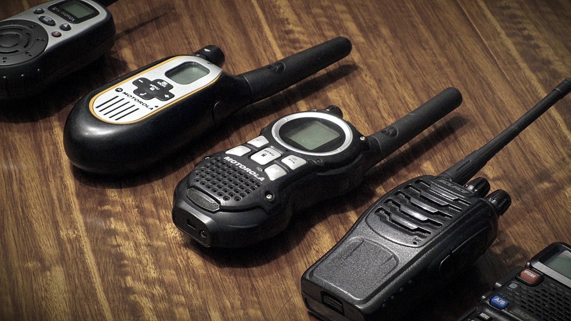 Walkie-Talkies für die Gruppen- und Notfallkommunikation gibt es von zahlreichen Anbietern.