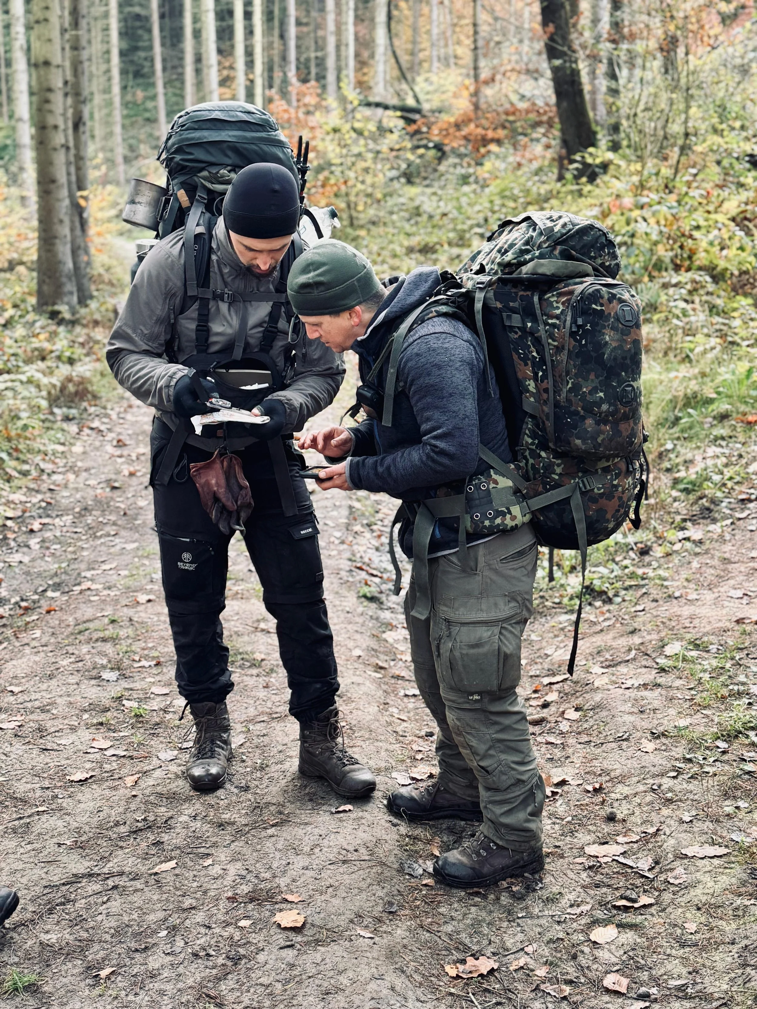Navigation unterwegs – essenzielle Orientierungstechniken im Expedition Drill Course, um dich sicher und effizient durch unbekanntes Terrain zu bewegen.