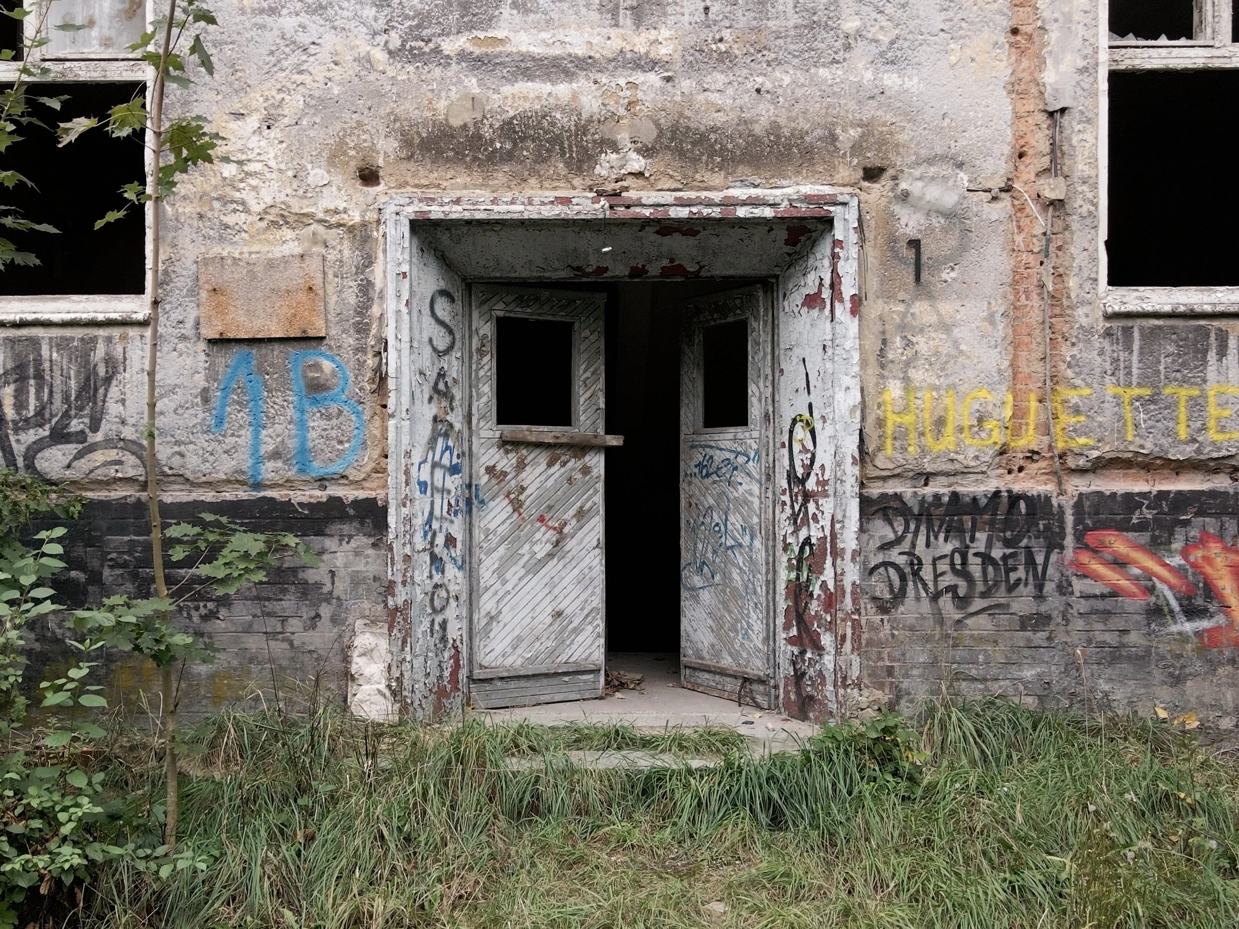 Eintritt auf eigene Gefahr – urbanes Krisenszenario im Lost Place, bei dem du im Survival Training Risiken erkennst, Situationen einschätzt und verantwortungsvoll handelst.